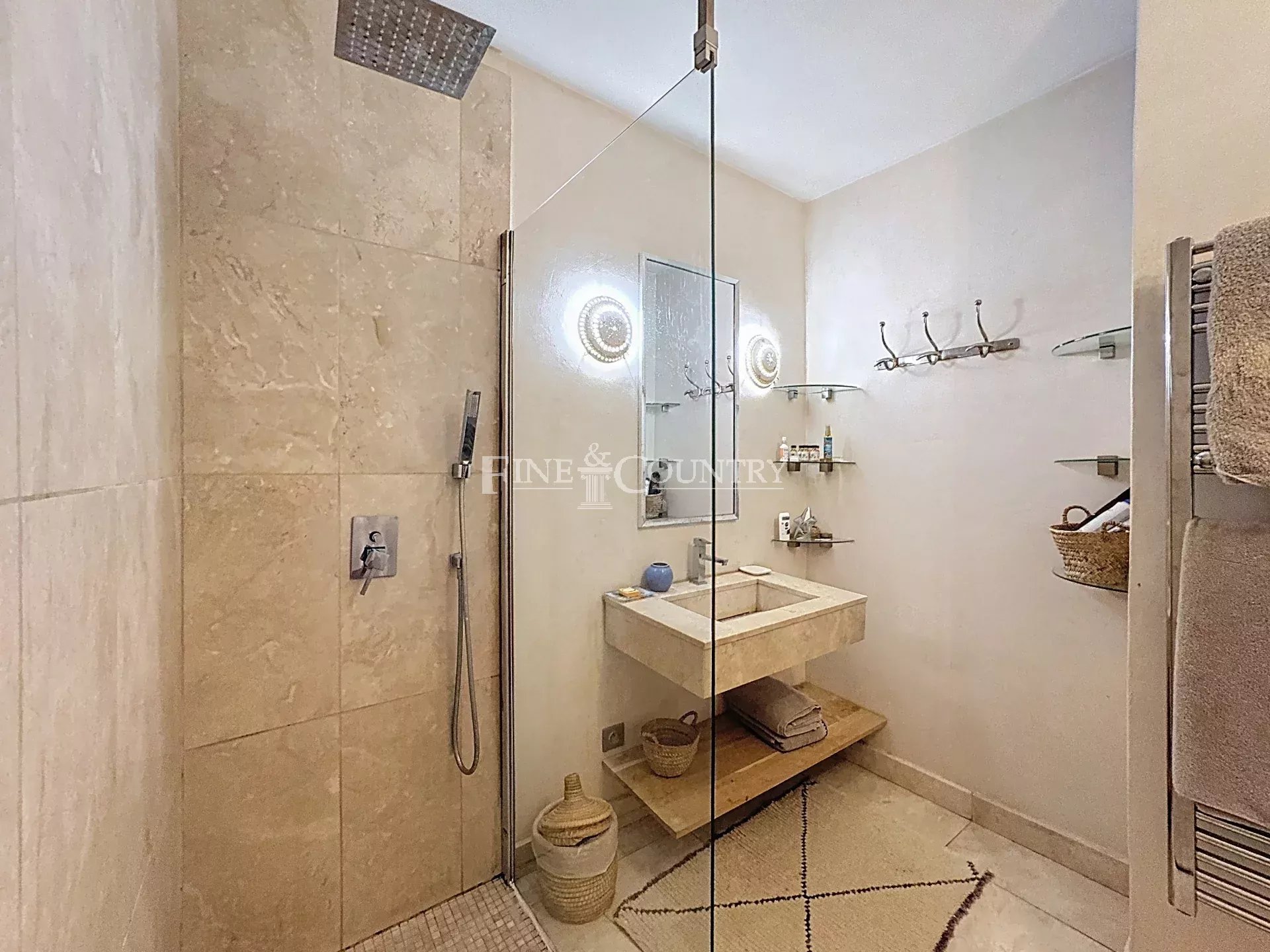 Photo of Villa for sale near Levens with swimming pool