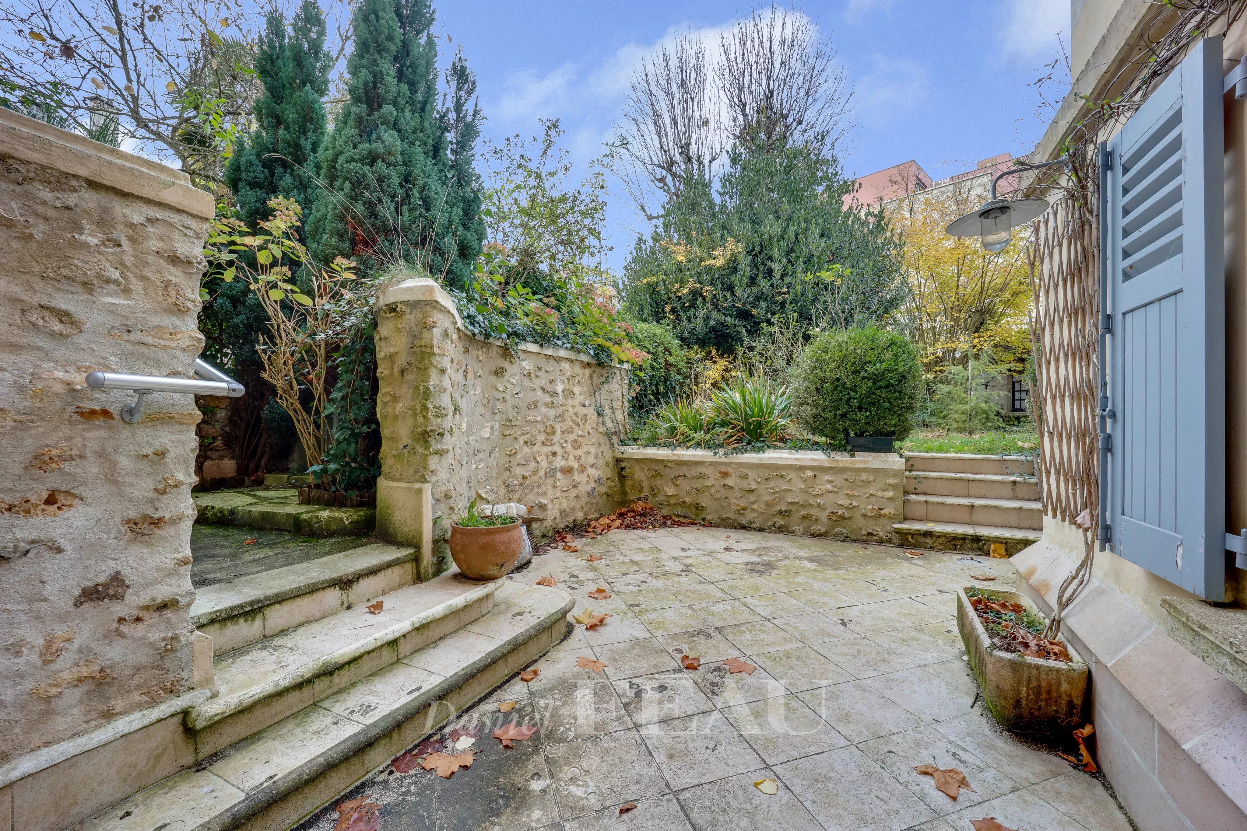 Versailles – A peaceful one-bed apartment with a terrace and garden