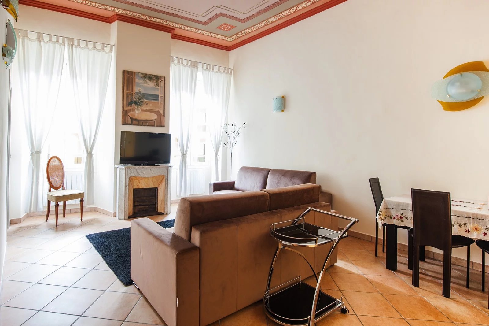 Salon plafond peint