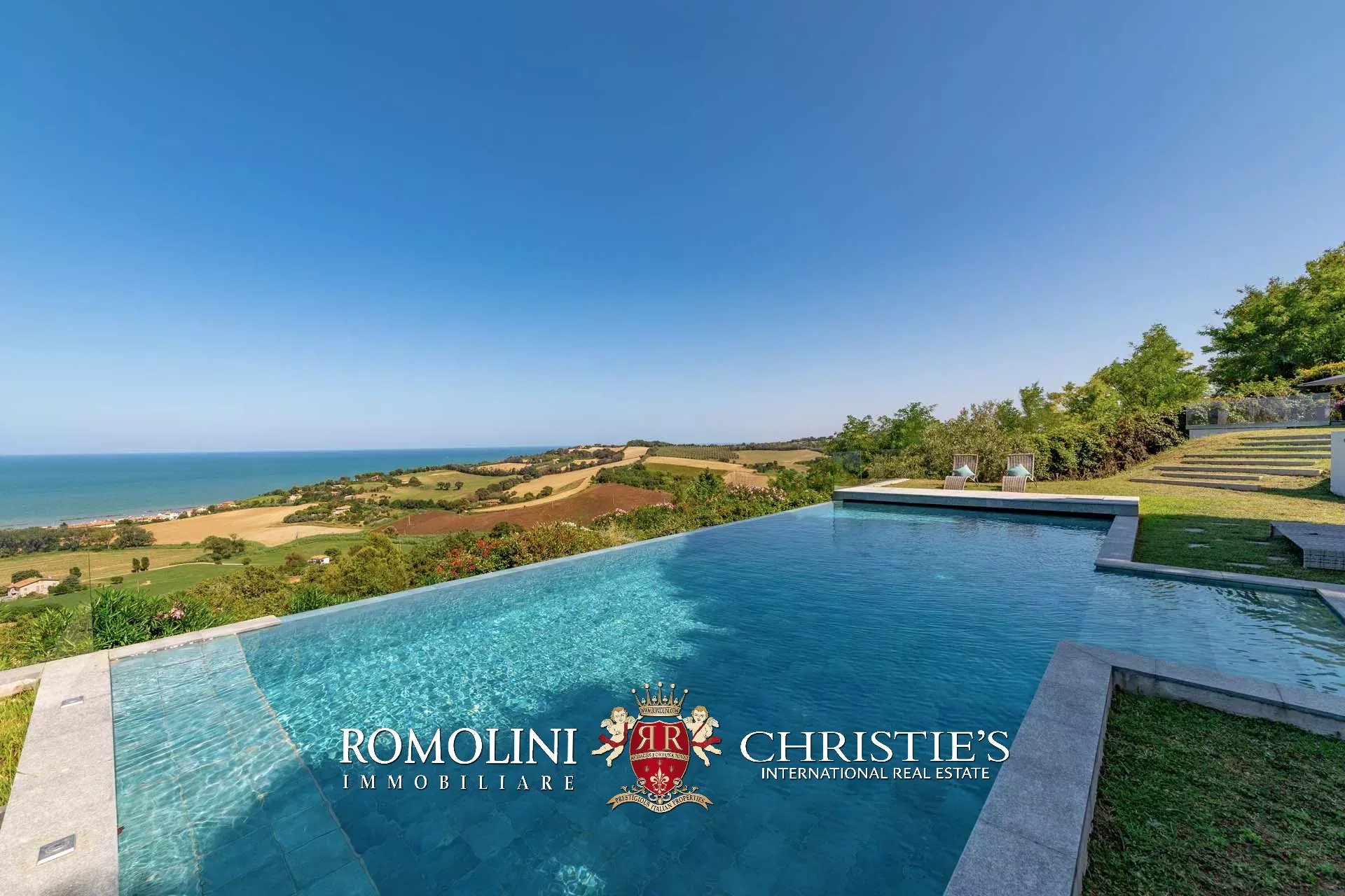 6 Bedroom Villa/Townhouse's Image 8