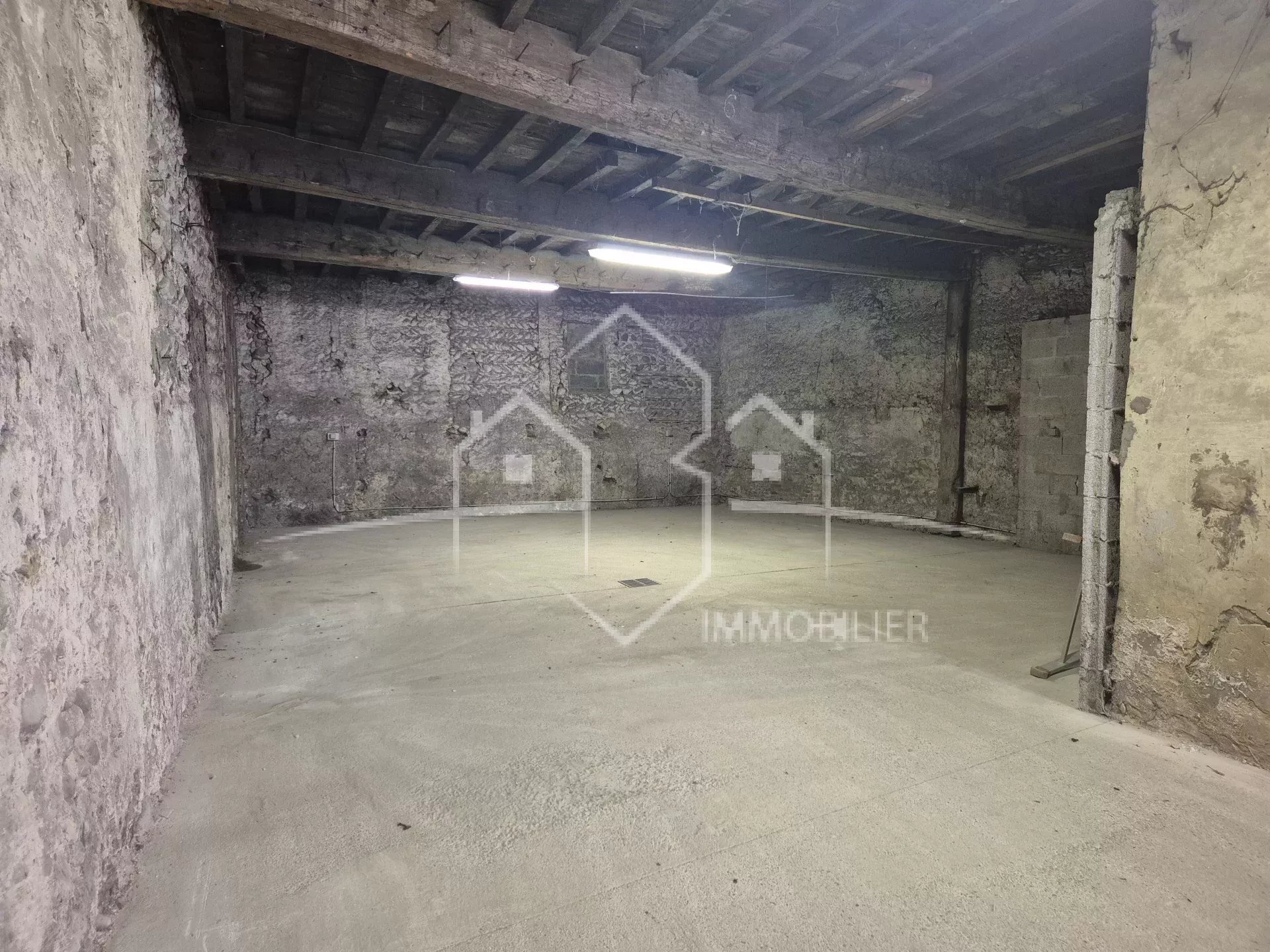 ENTREPÔT / GARAGE