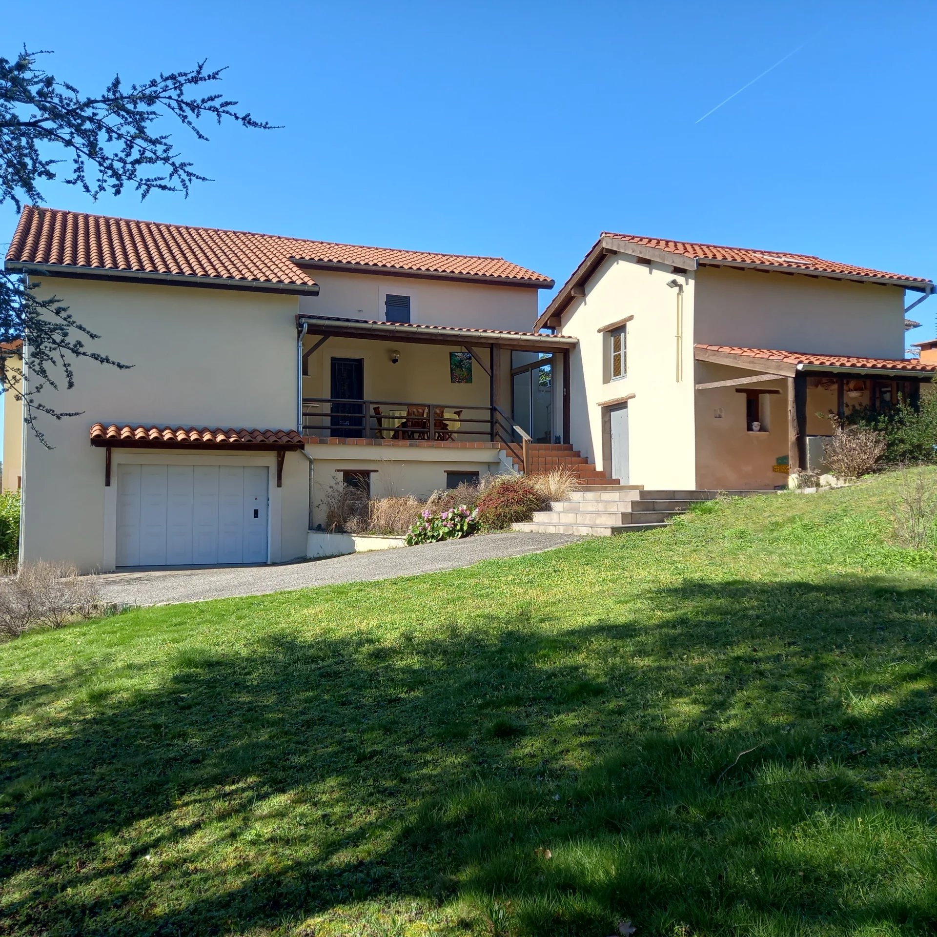 CELLIEU, SUPERBE MAISON, VUE PANORAMIQUE