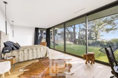 Elegant contemporary villa – Unobstructed view of the Estérel mountains and greenery — photo 6 of 7
