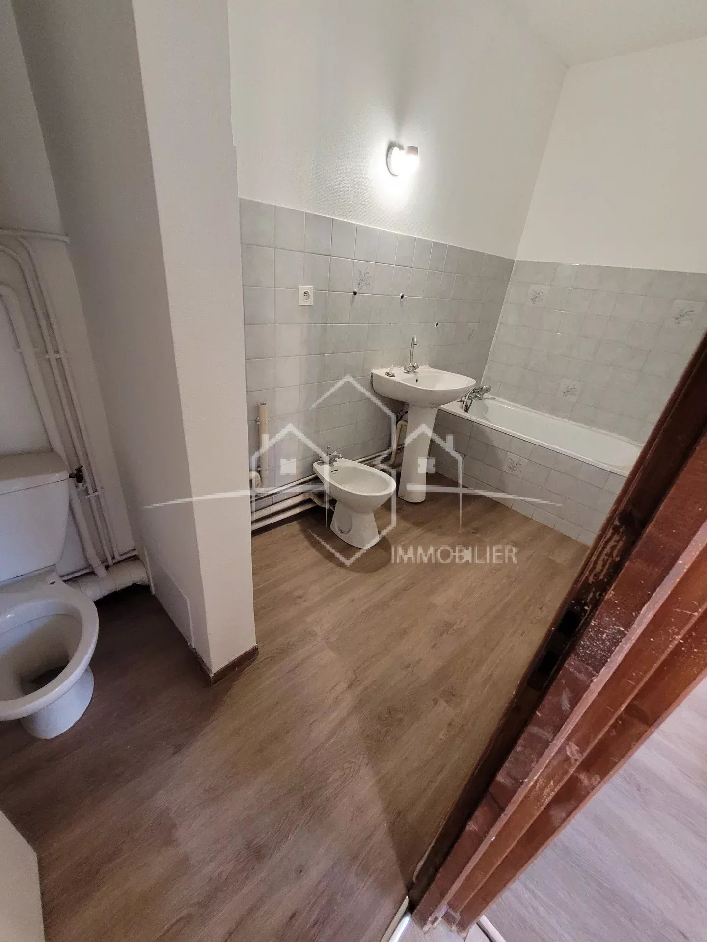 BEAUREPAIRE centre T2 2ème étage