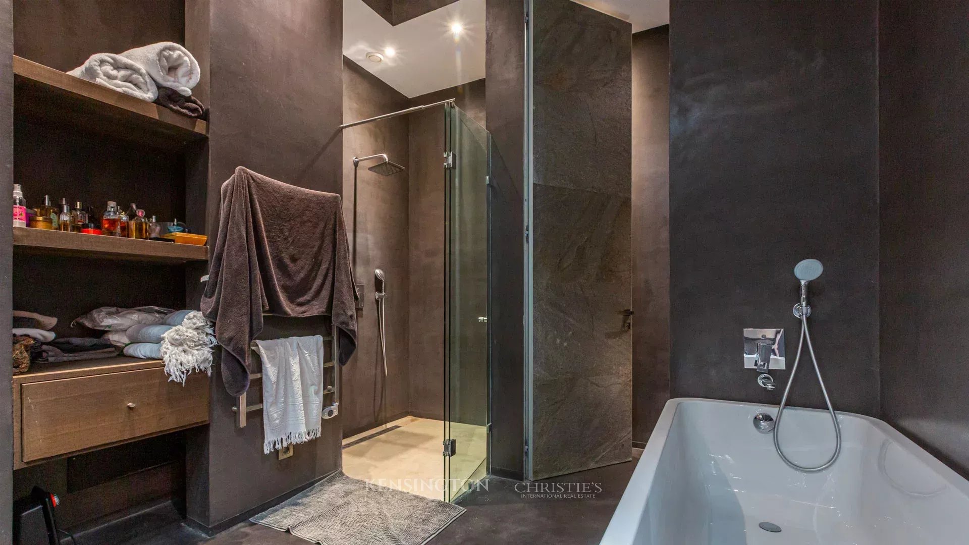6 Bedroom Villa/Townhouse's Image 33