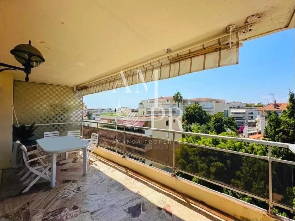 Elegant Family Apartment with Terrace in Cannes Basse Californie — photo 1