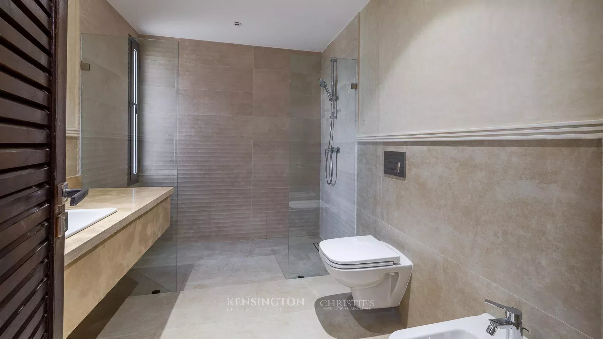 5 Bedroom Villa/Townhouse's Image 25