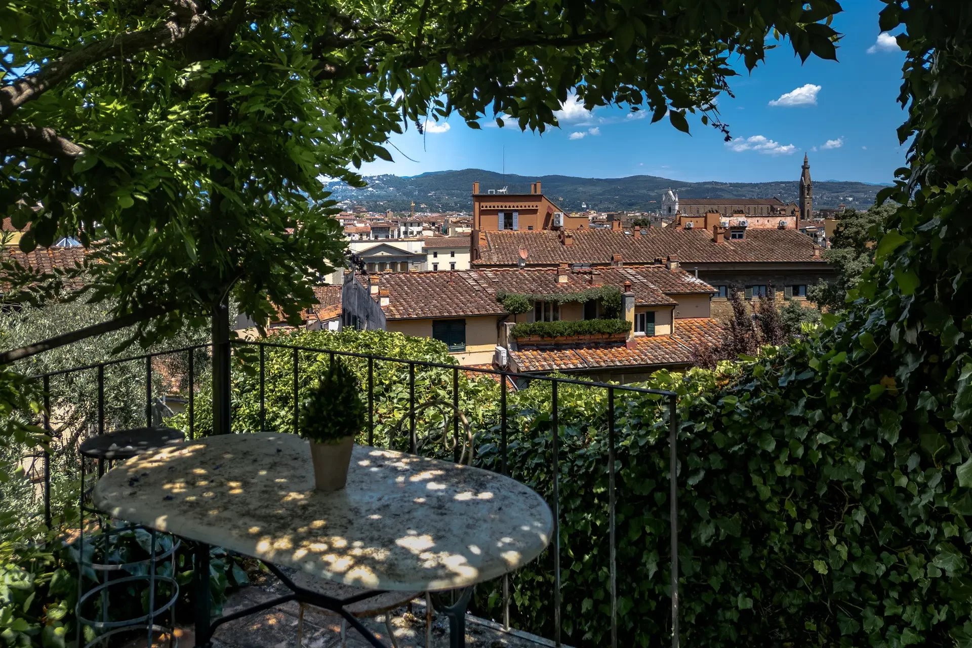 APPARTAMENTO DI LUSSO OCN GIARDINO E VISTA SU FIRENZE IN VENDITA