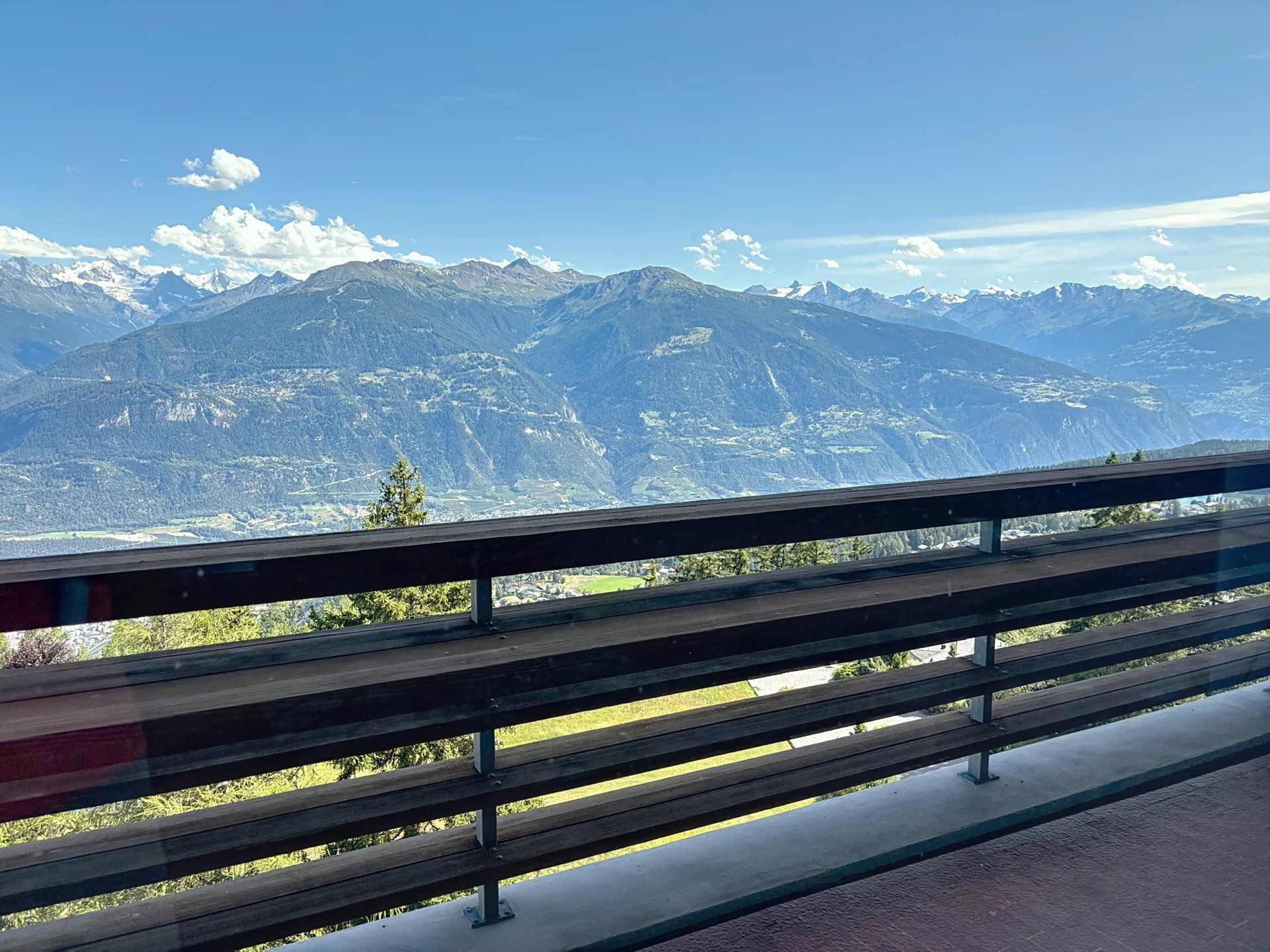 Deux magnifiques appartements de standing reliés avec une avec une vue panoramique sur les Alpes