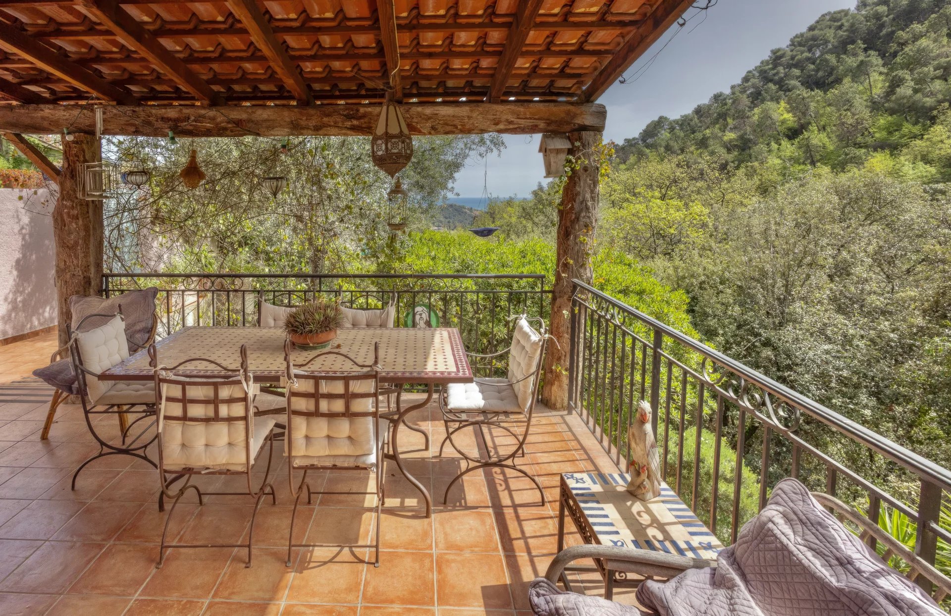 Close to the enchanting artistic village of Gorbio, for sale charming Provençal style house