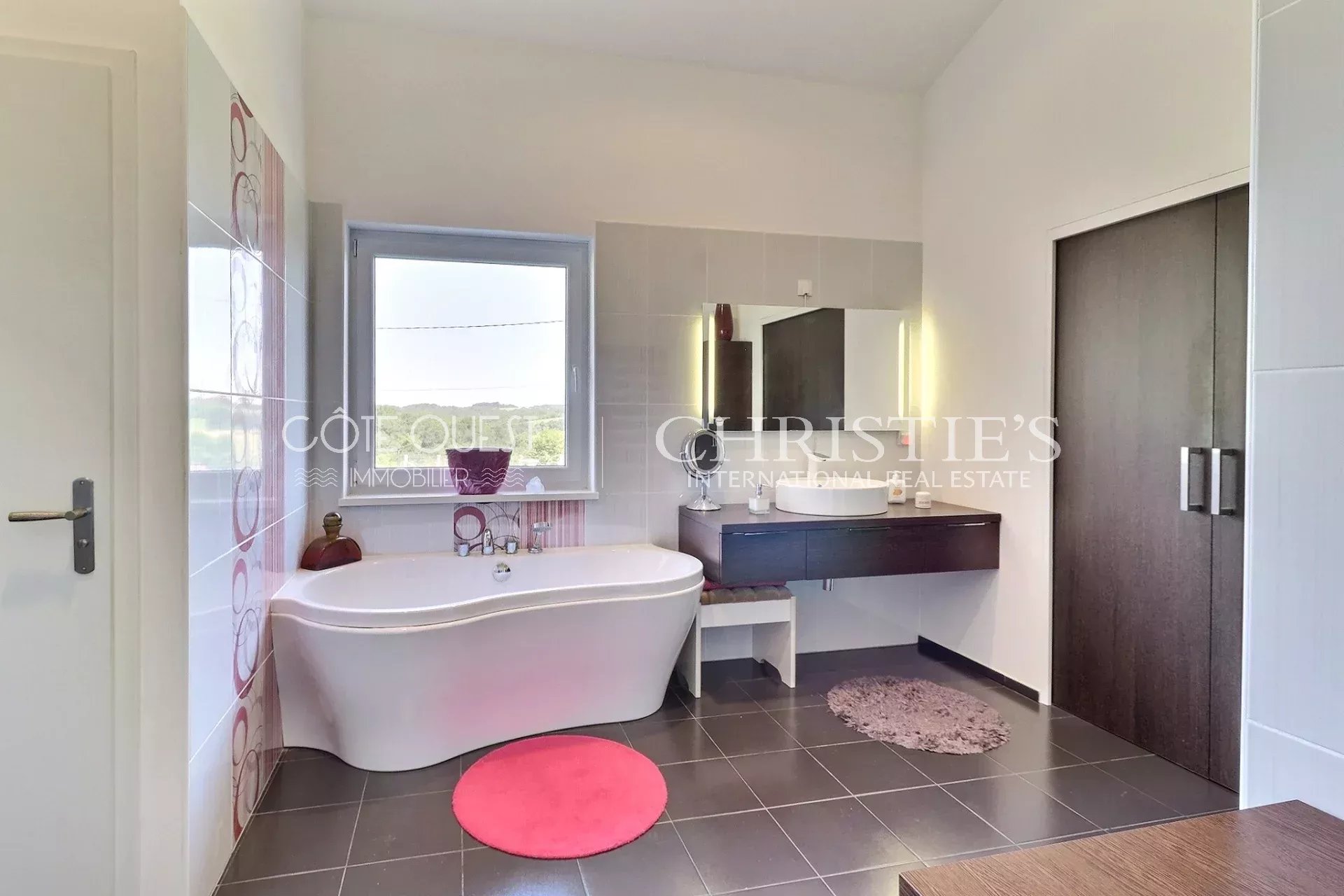 3 Bedroom Villa/Townhouse's Image 16