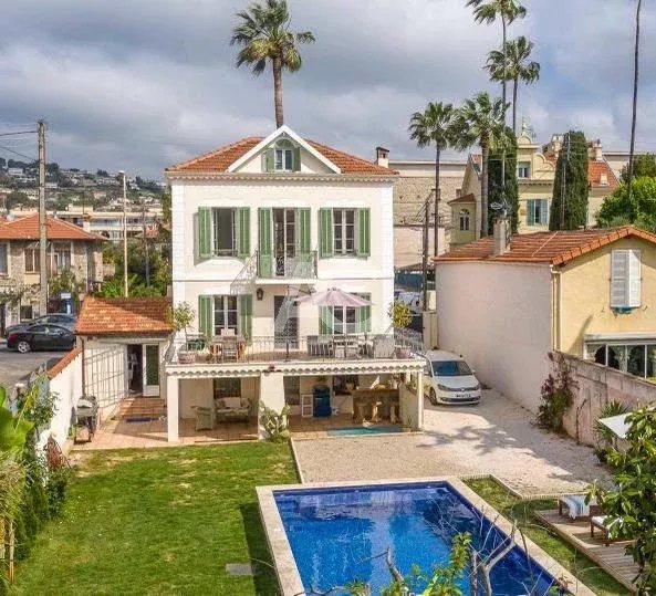 GOLFE-JUAN - VILLA AVEC PISCINE