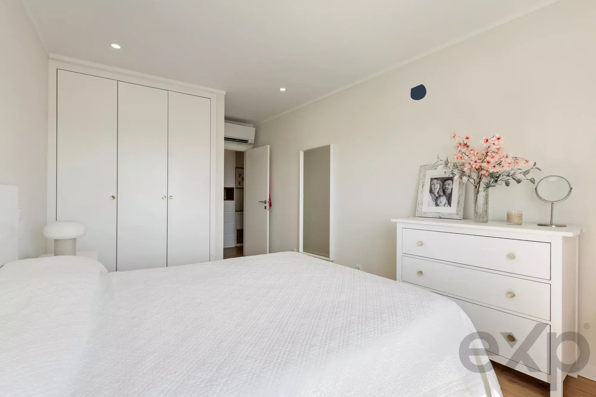 Amazing Two‑Bedroom Apartment with River View and Garage 87152839 image 19
