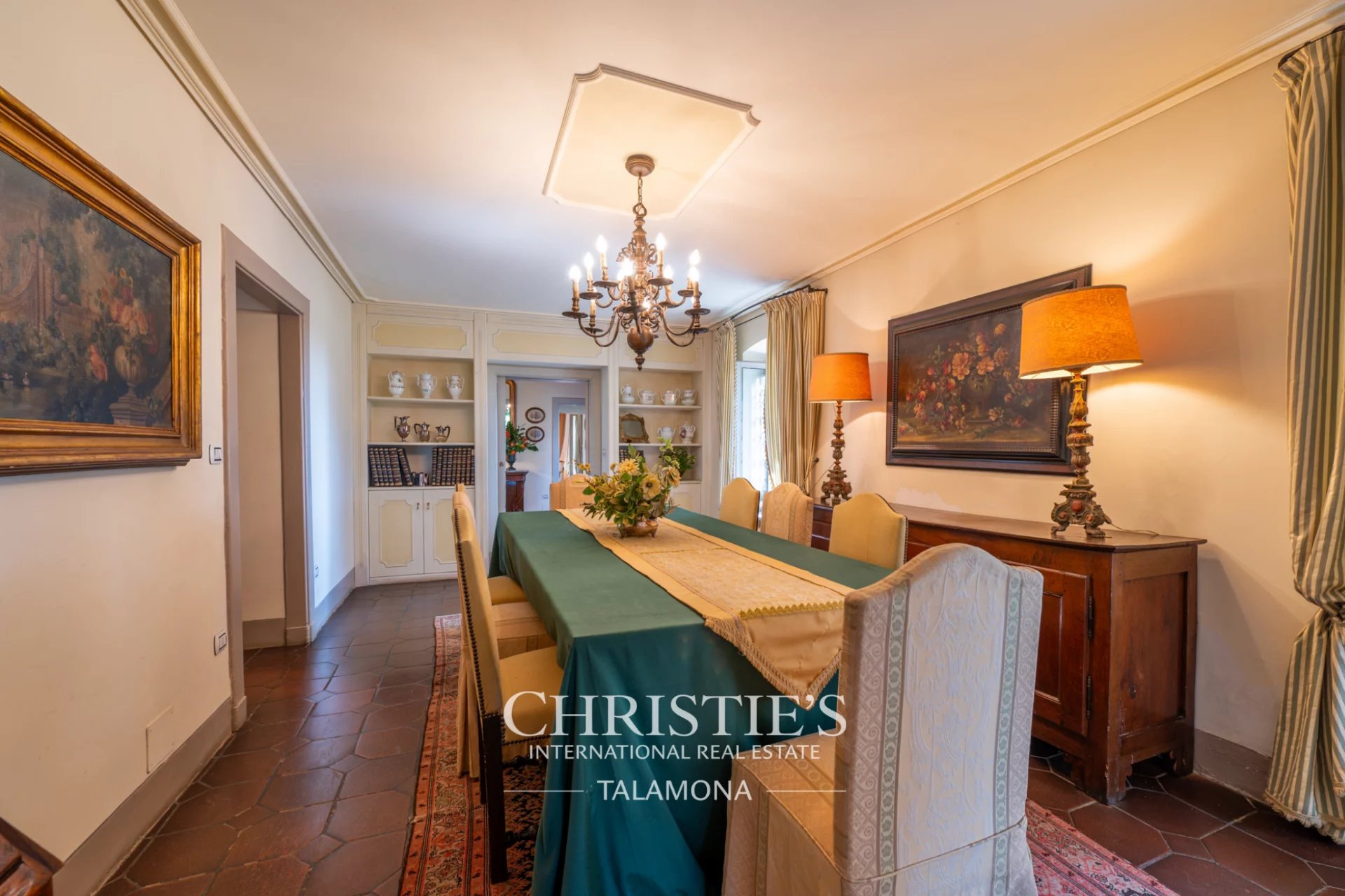 10 Bedroom Villa/Townhouse's Image 36