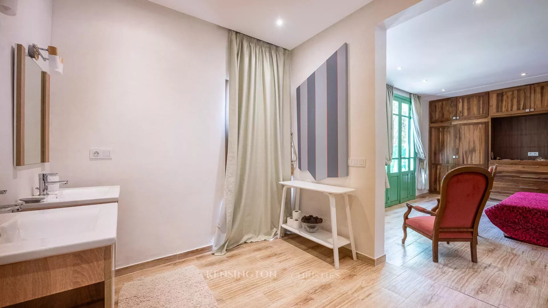 9 Bedroom Villa/Townhouse's Image 51