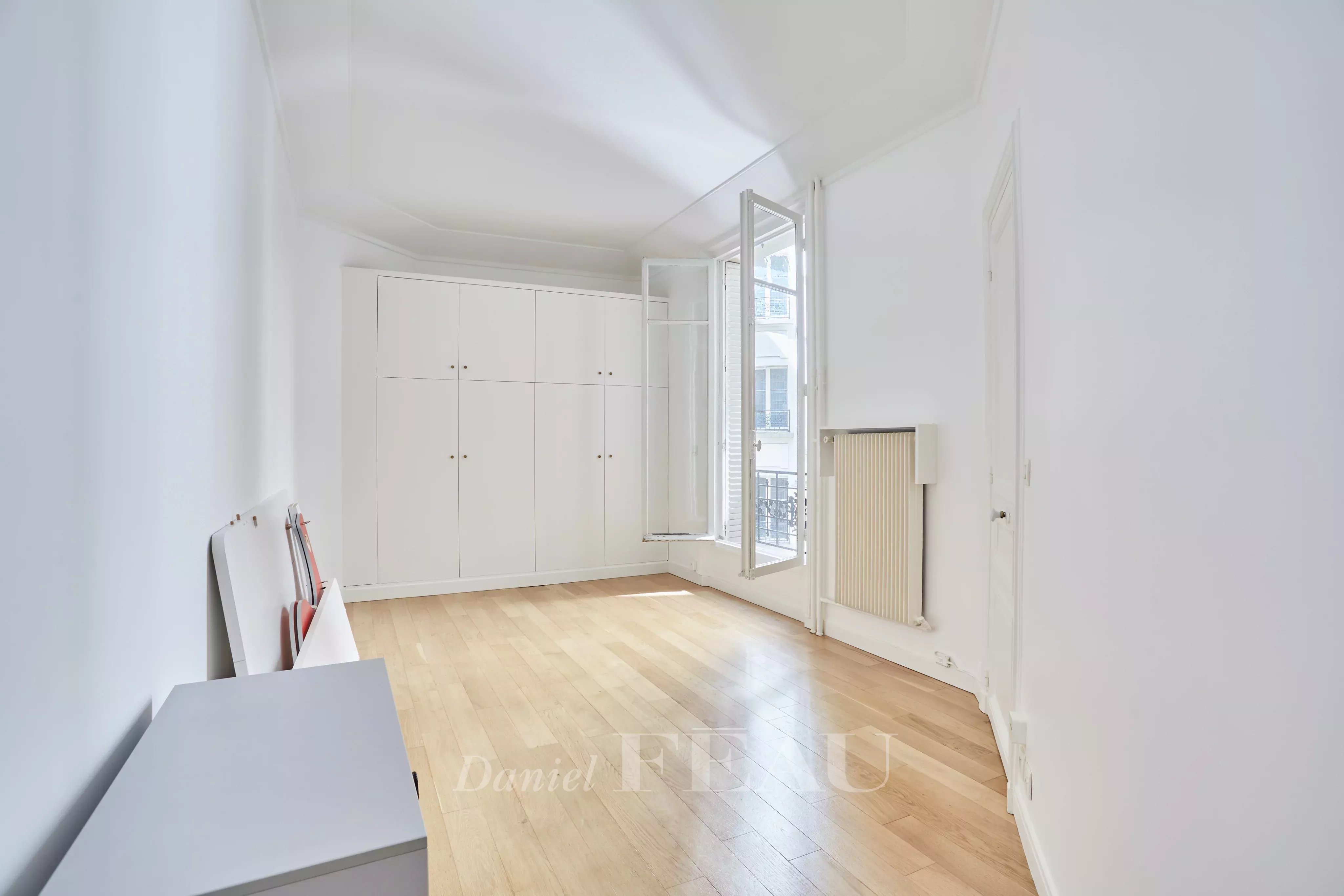 Sale Apartment Paris 17th