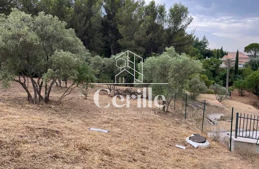 For sale - Land 1 060 m² in Aix-en-Provence