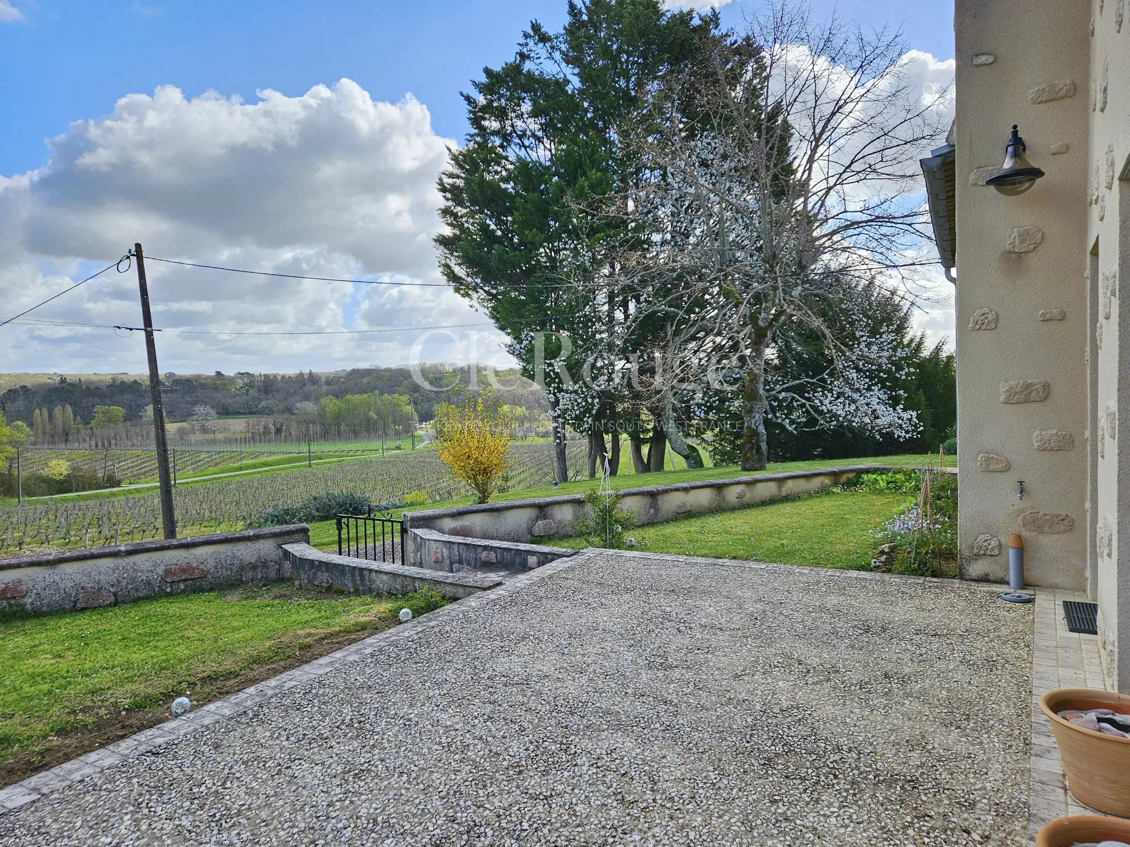 Charmante woning met prachtig uitzicht op 5 minuten van Gensac