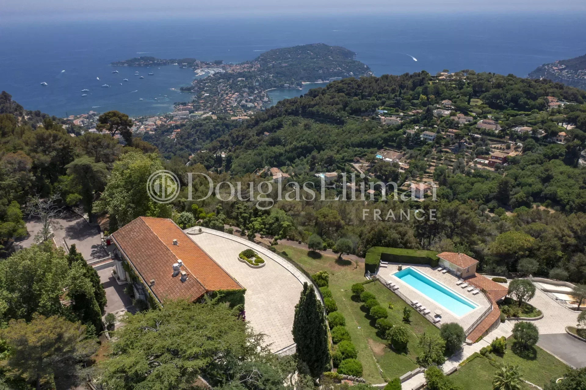 Villefranche-sur-Mer : Exceptionnel domaine de 3 HA avec piste d&rsquo;hélicoptère - Image nᵒ3