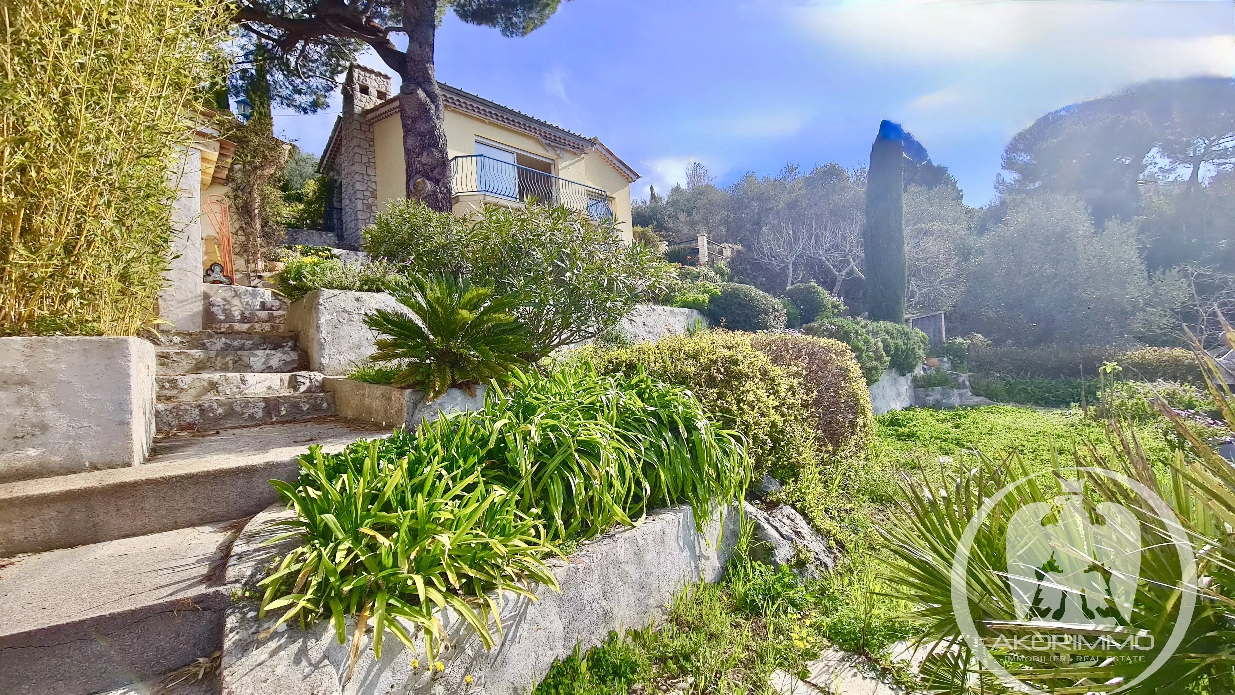 <span class='fw-semibold text-nowrap'>Casa</span>  - <span class='text-nowrap'>5 stanze</span>  - <span class='text-nowrap'>100.96 m²</span> - <span class='text-nowrap'> <span 