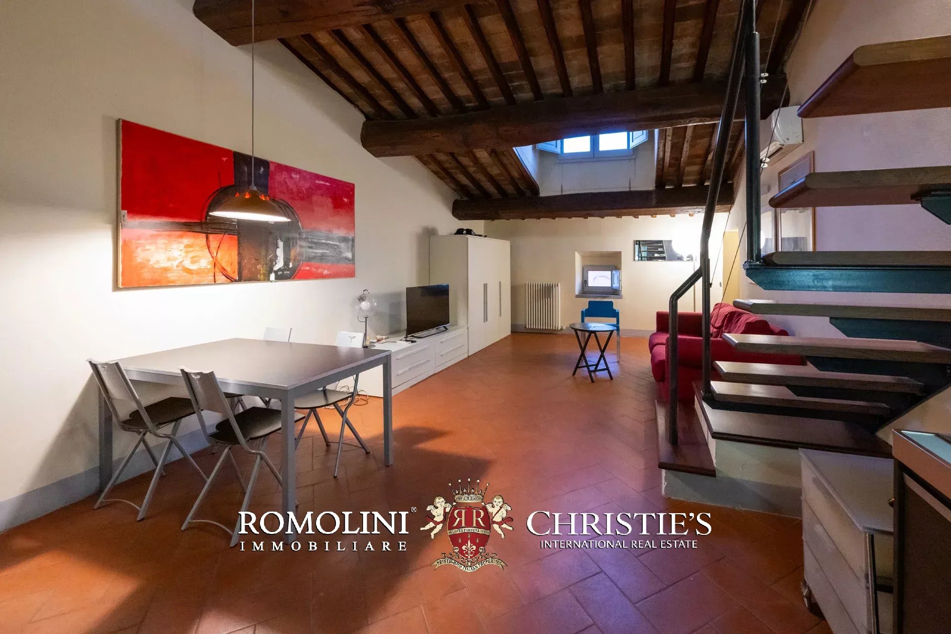 COZY 60-SQM PENTHOUSE FOR SALE IN THE HISTORICAL CENTER OF AREZZO