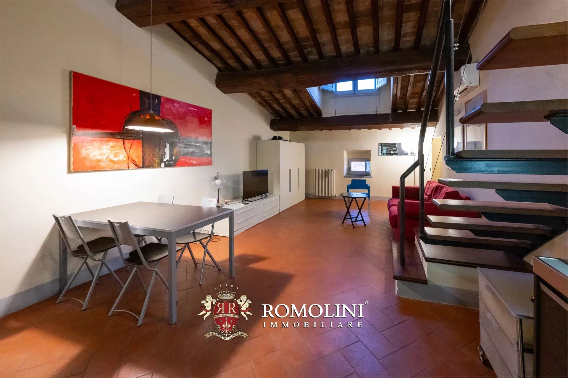 COZY 60-SQM PENTHOUSE FOR SALE IN THE HISTORICAL CENTER OF AREZZO