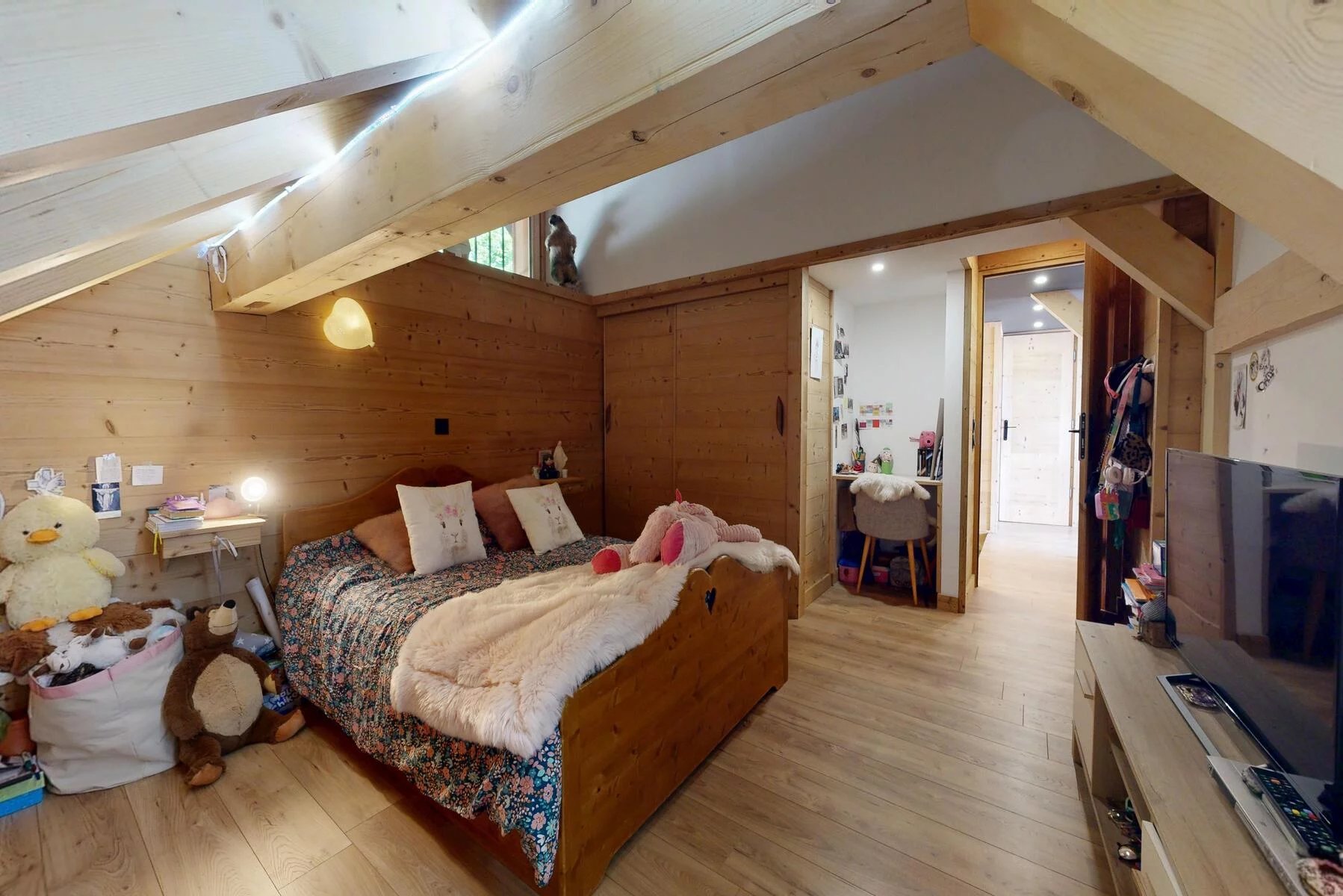 Photo of PASSY - A duplex apartment with two balconies