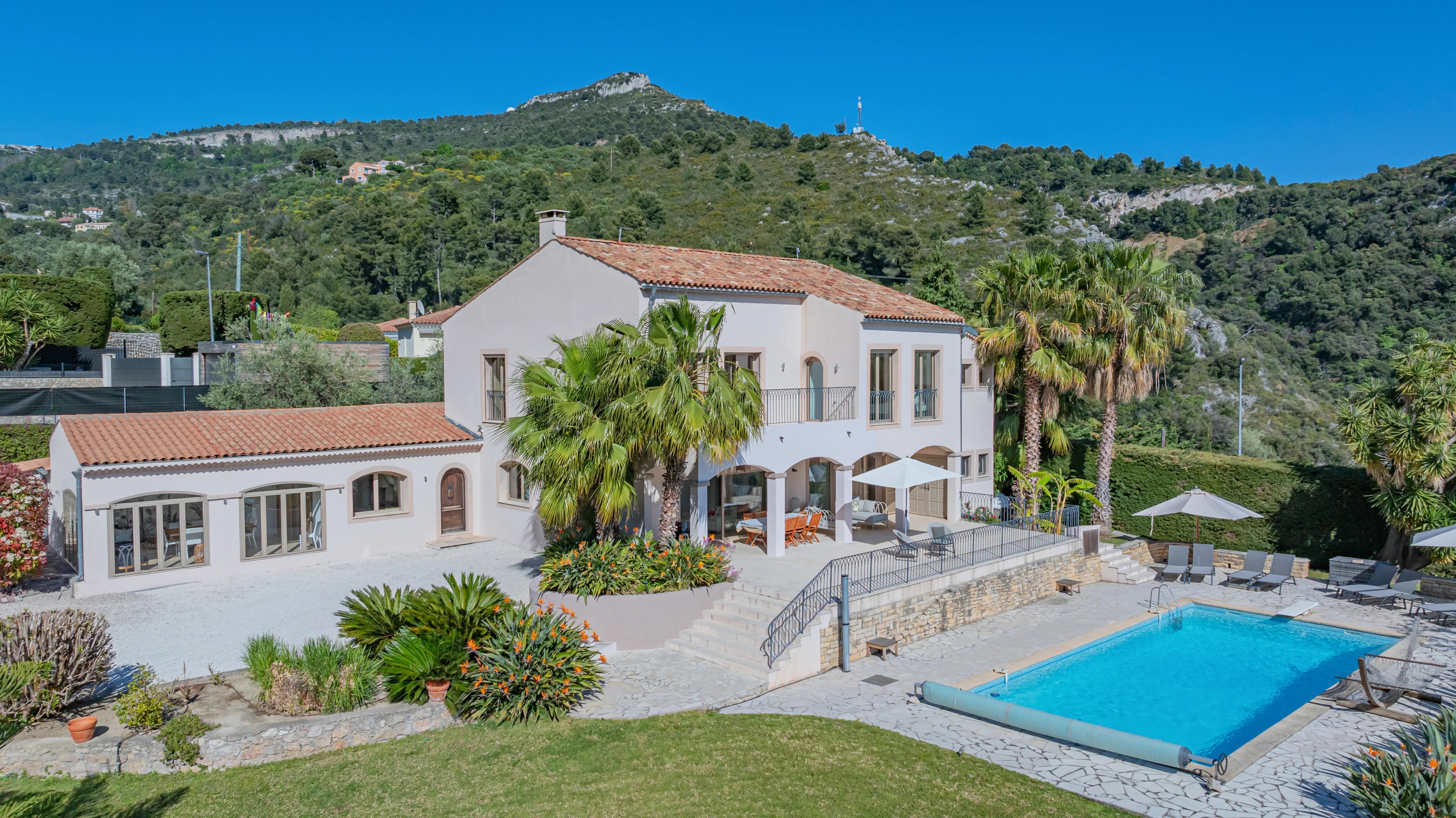Villa vue mer – Jardin plat – Proche Monaco