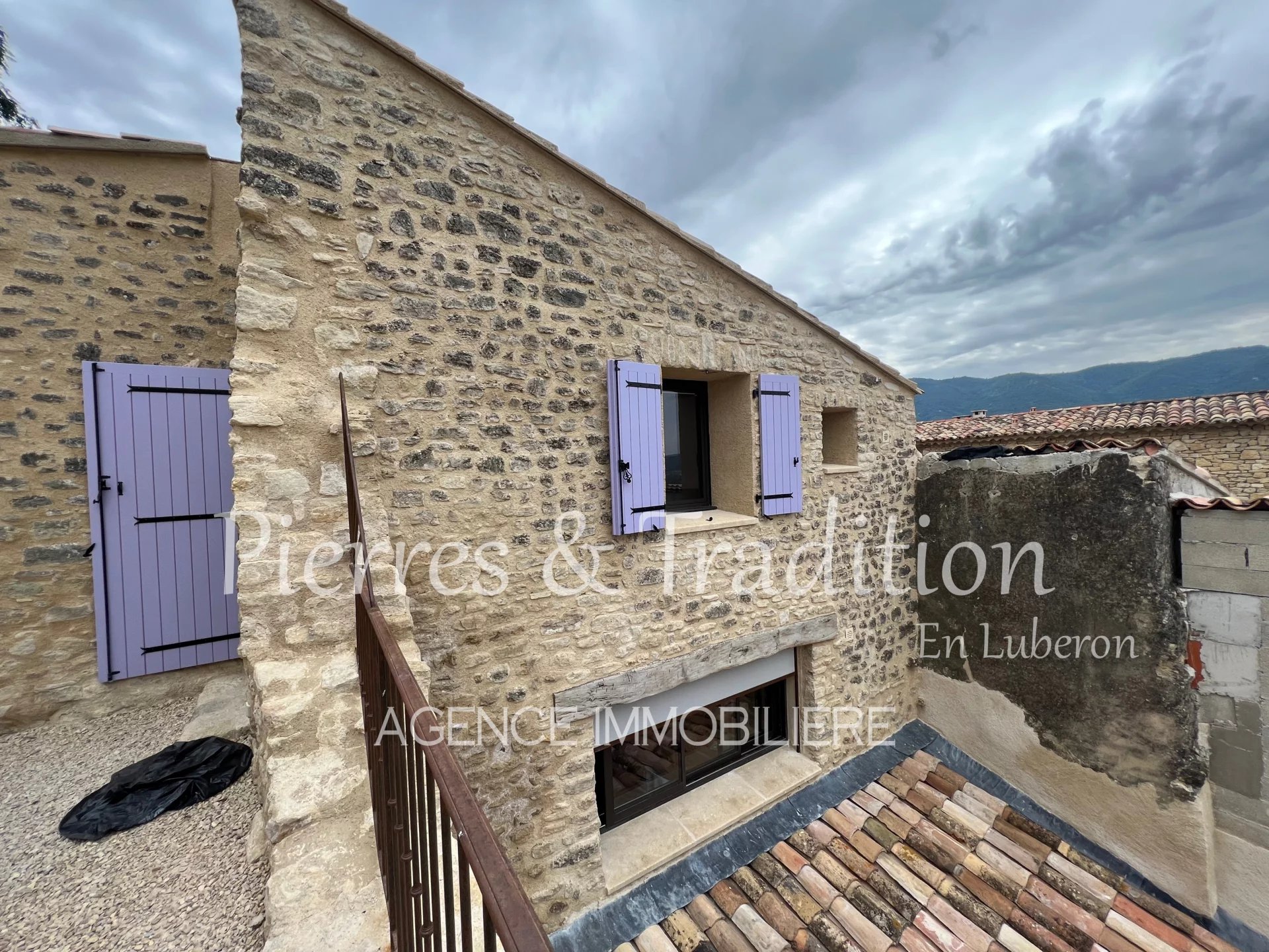 A louer à Saint Martin de Castillon : joli appartement meublé avec 1 chambre, jardin