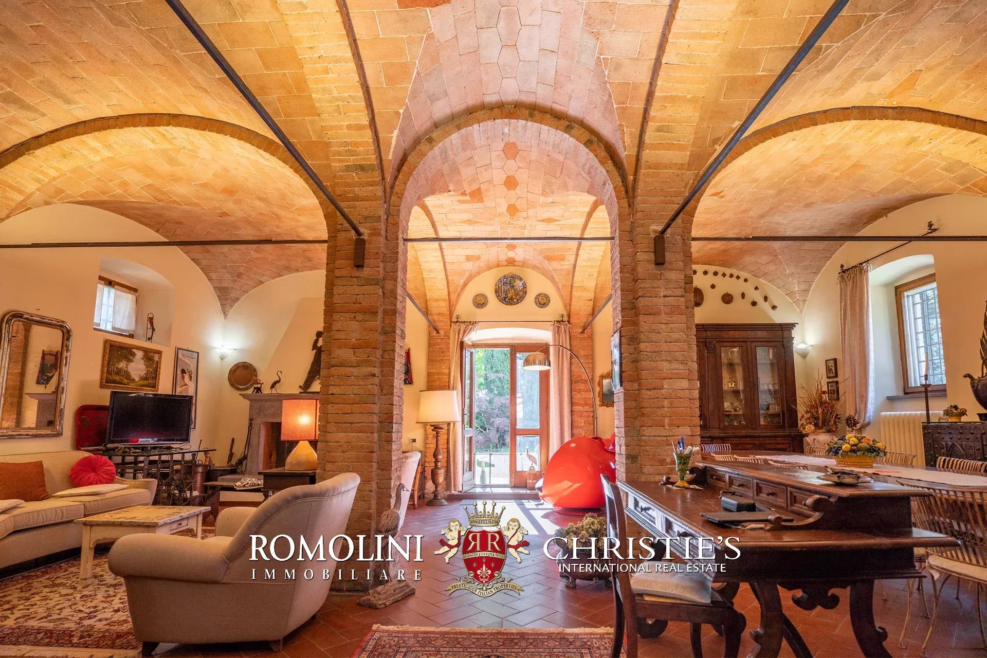 7 Bedroom Villa/Townhouse's Image 32