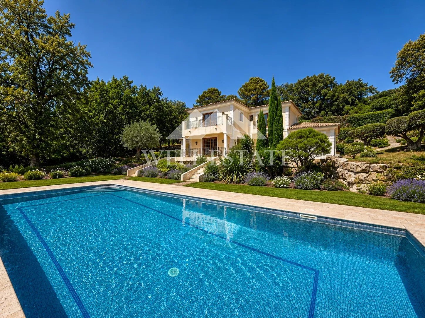 Maison 11 pièces 765 m² · à La Garde-Freinet · 765 m² · 3 375 000 €