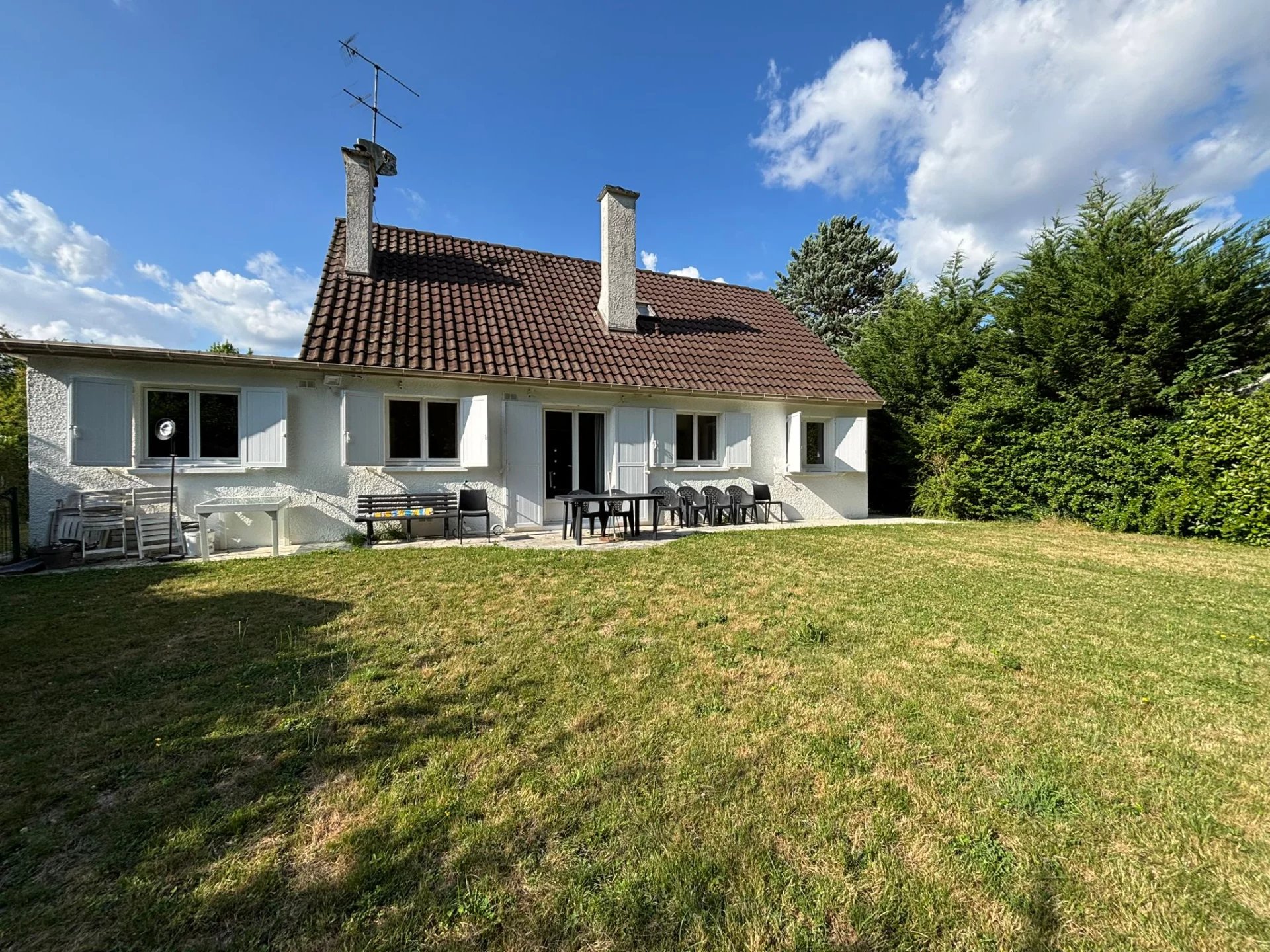 MESNIL SAINT DENIS (78) - A VENDRE MAISON 6P
