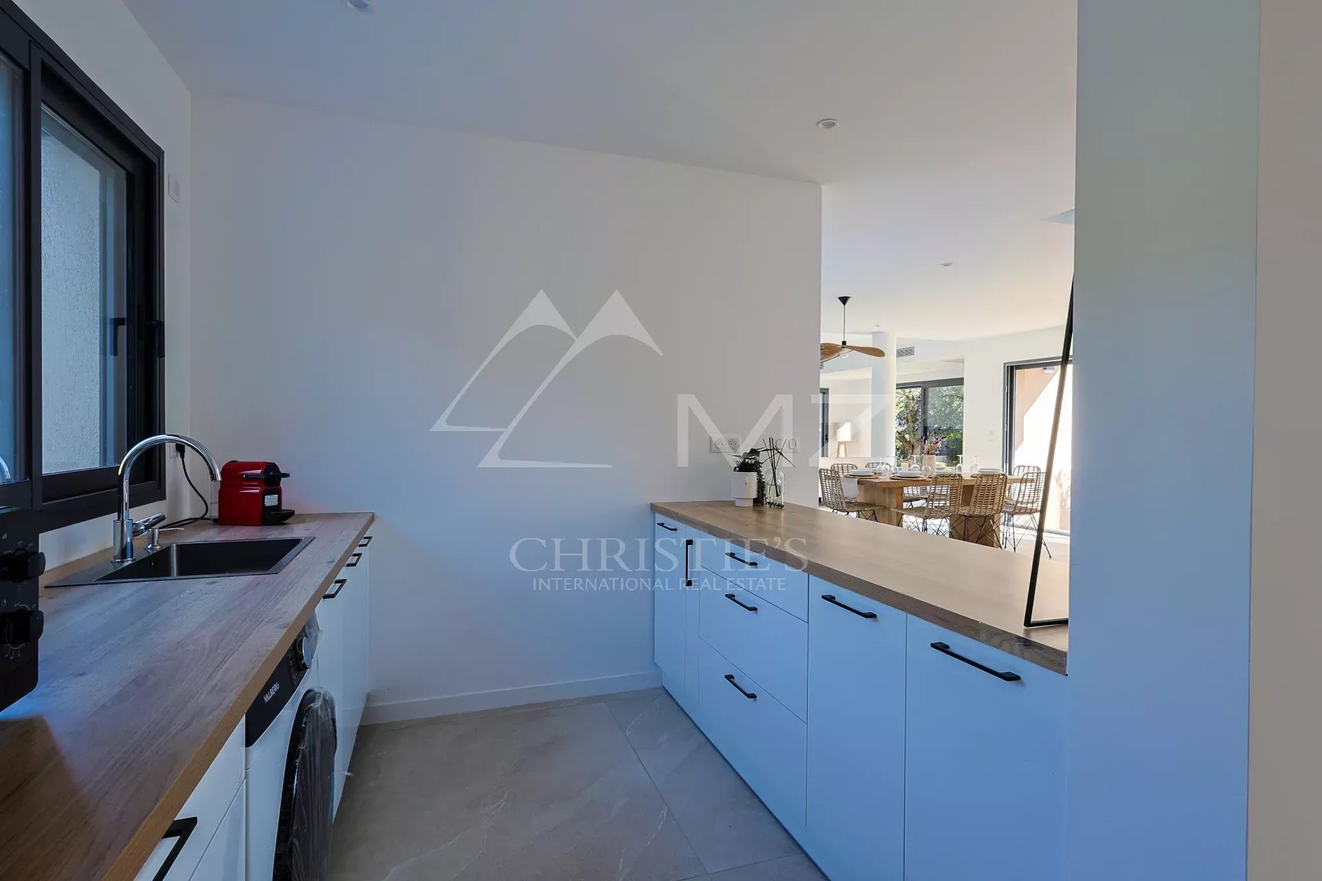 5 Bedroom Villa/Townhouse's Image 6
