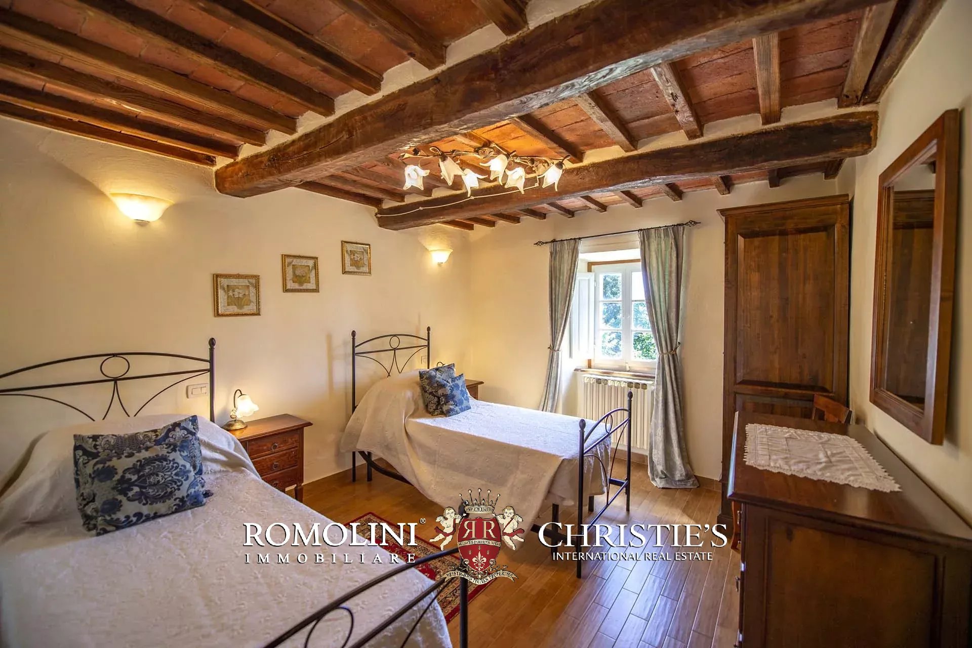 MANOR HOUSE FOR SALE IN CAPRESE MICHELANGELO, TUSCANY