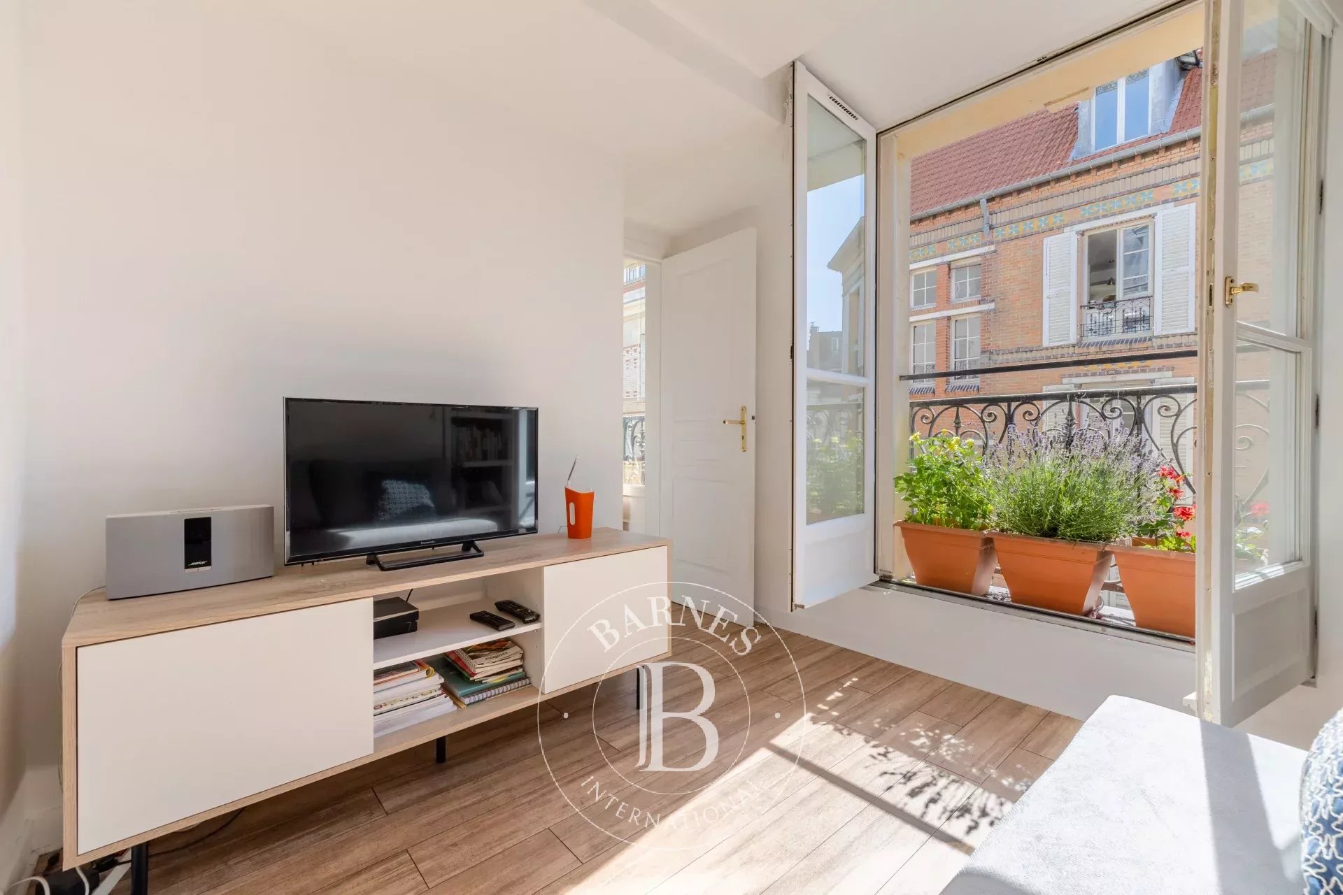 Daire Paris 3ème - picture 12