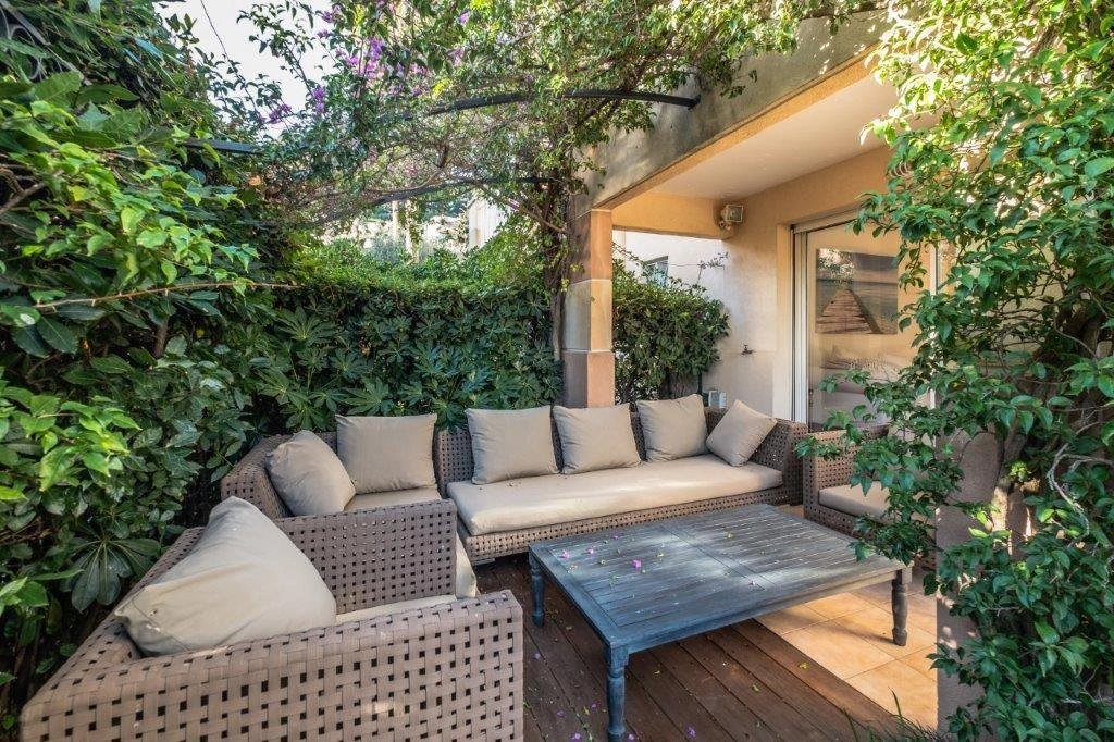 Апартаменты с садом