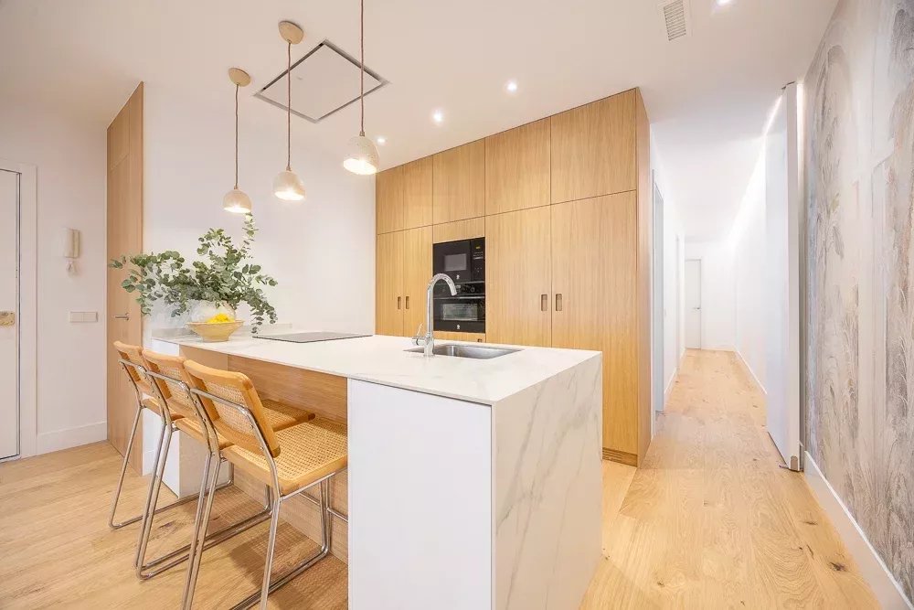 Fully Renovated Apartment in the Heart of Salamanca - picture 17