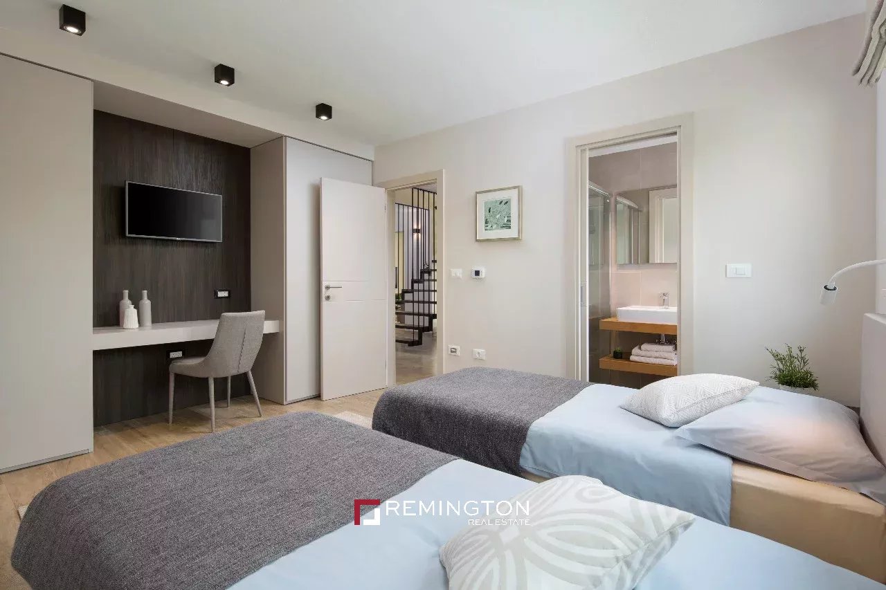 4 Bedroom Villa/Townhouse's Image 8