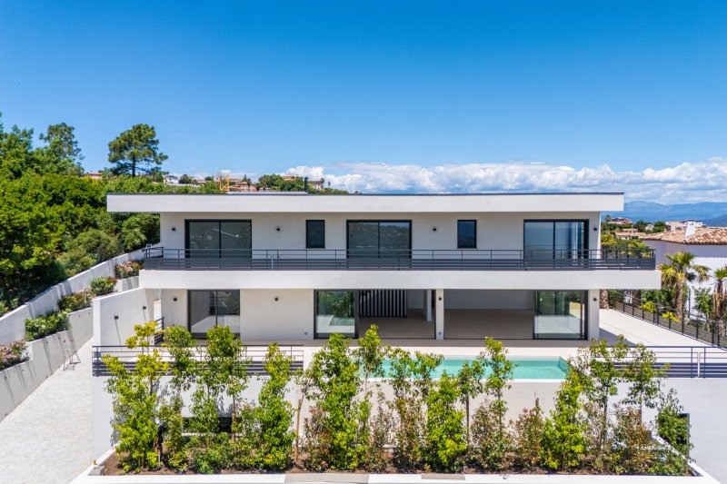 LES ISSAMBRES - VILLA NEUVE CONTEMPORAINE - VUE MER PANORAMIQUE