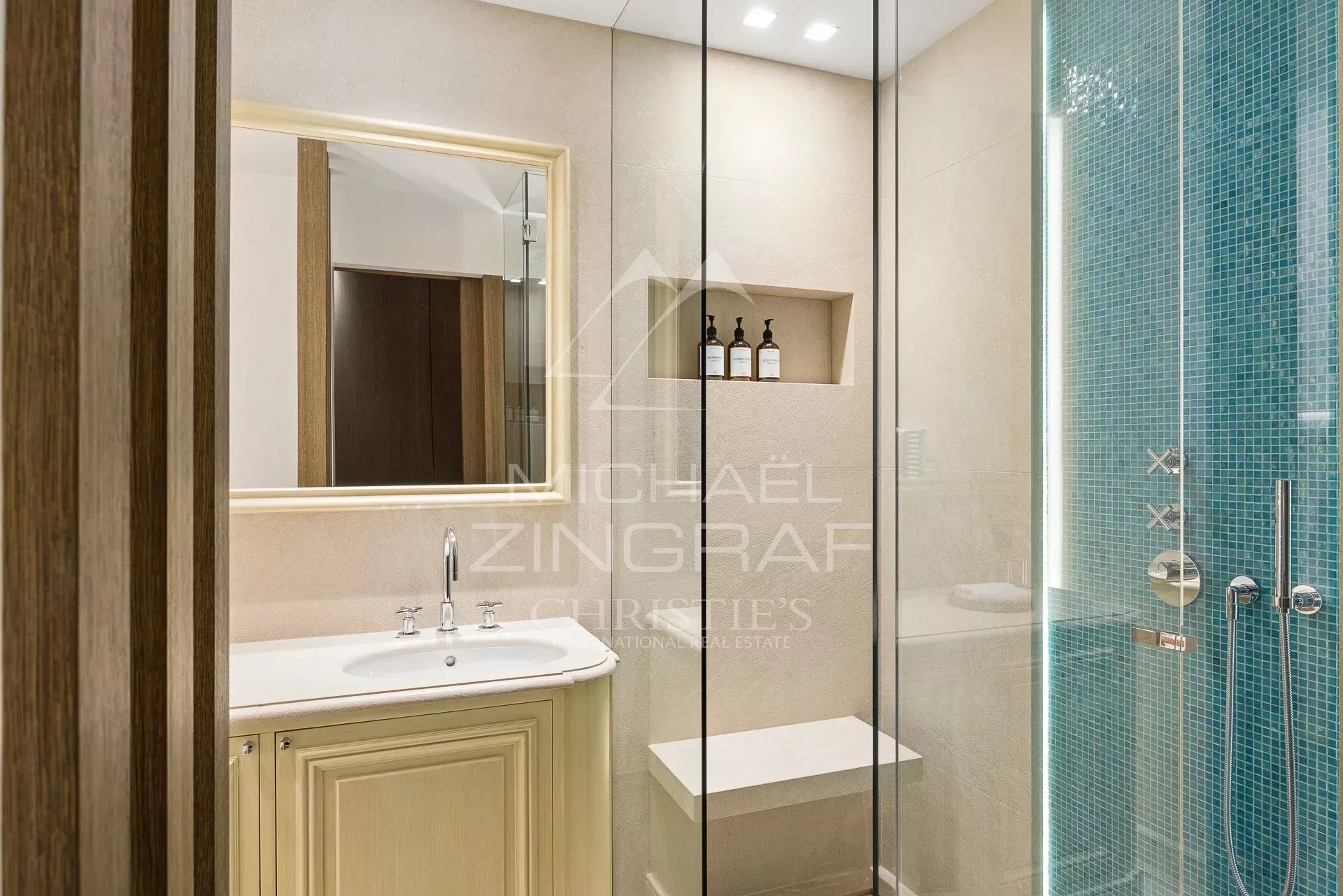 5 Bedroom Villa/Townhouse's Image 7