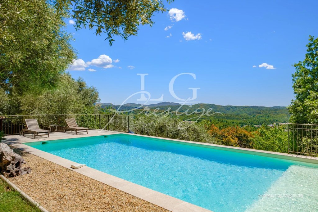 Villa for sale in Montauroux — Panoramic View Villa in a Sought-After Residential Area
