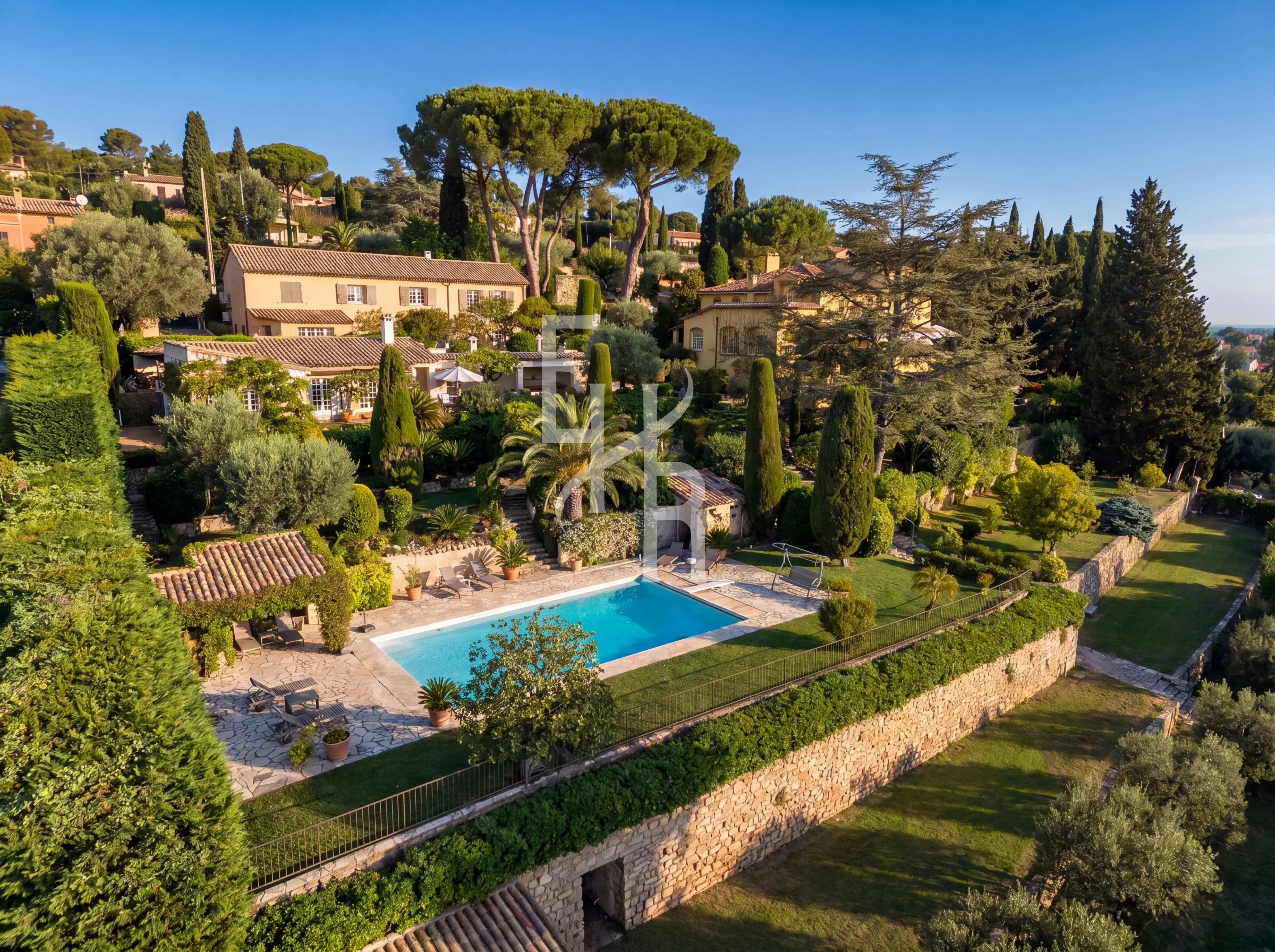 Villa Mougins sea view with guest house