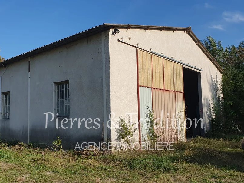 Local commercial de 120 m2 à louer à Reillanne - libre d'aménagement