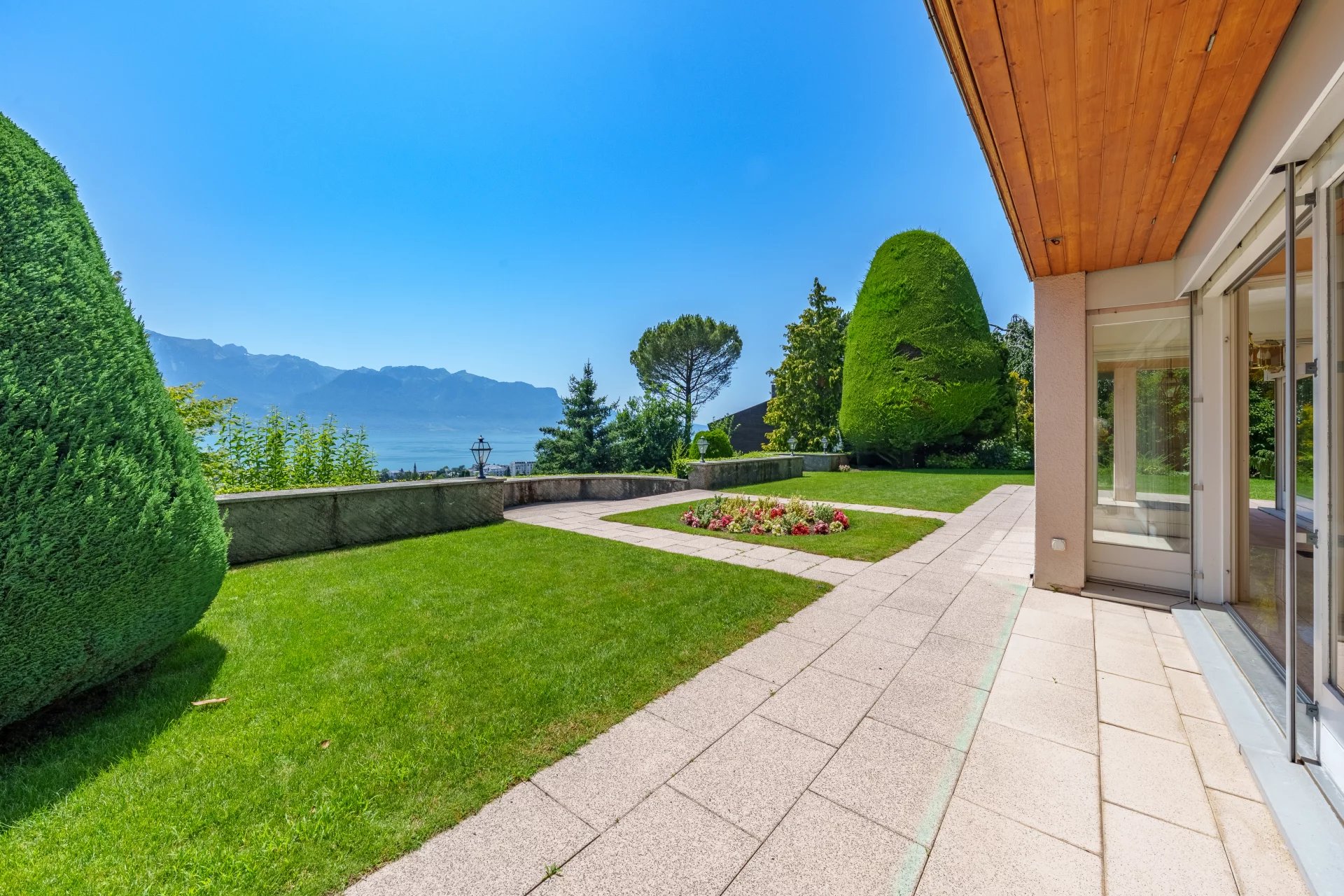 Calme et vue époustouflante sur le Lac !