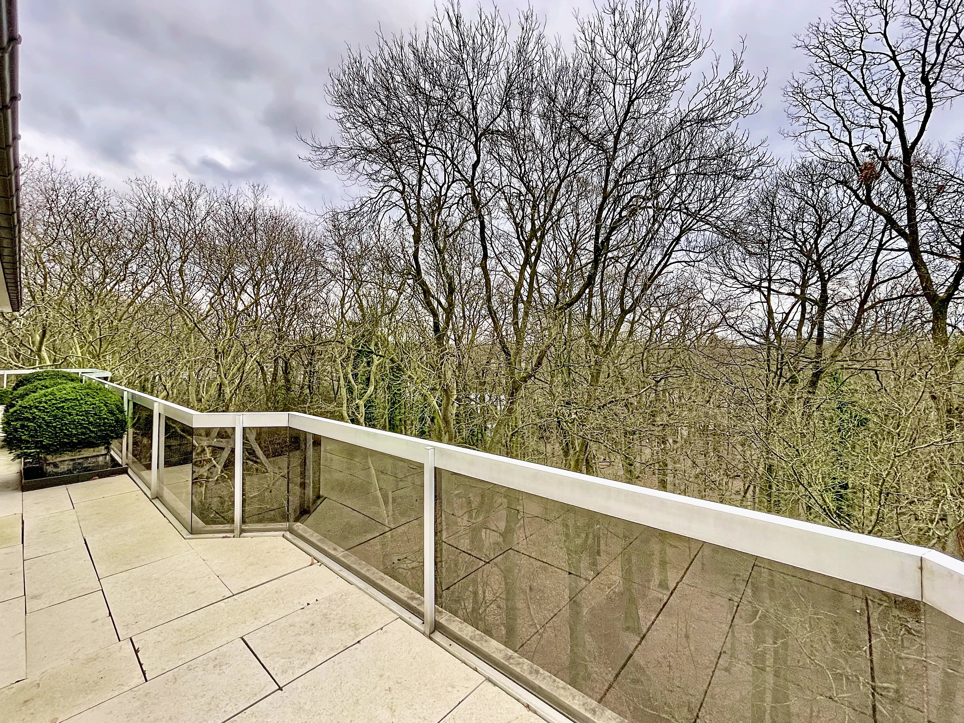 Montjoie -Marc Corbiau prestige apartment, tree-view terraces