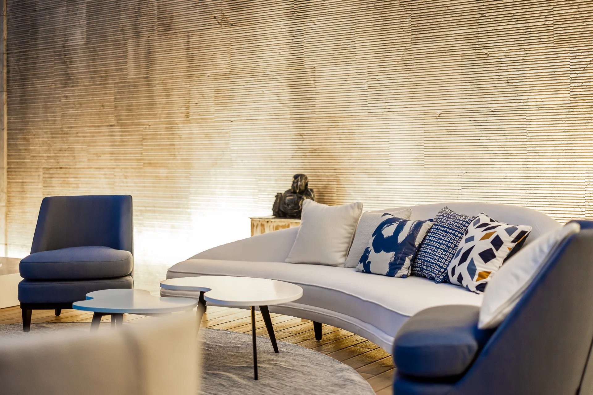 Contemporary 5-bedroom villa with panoramic view