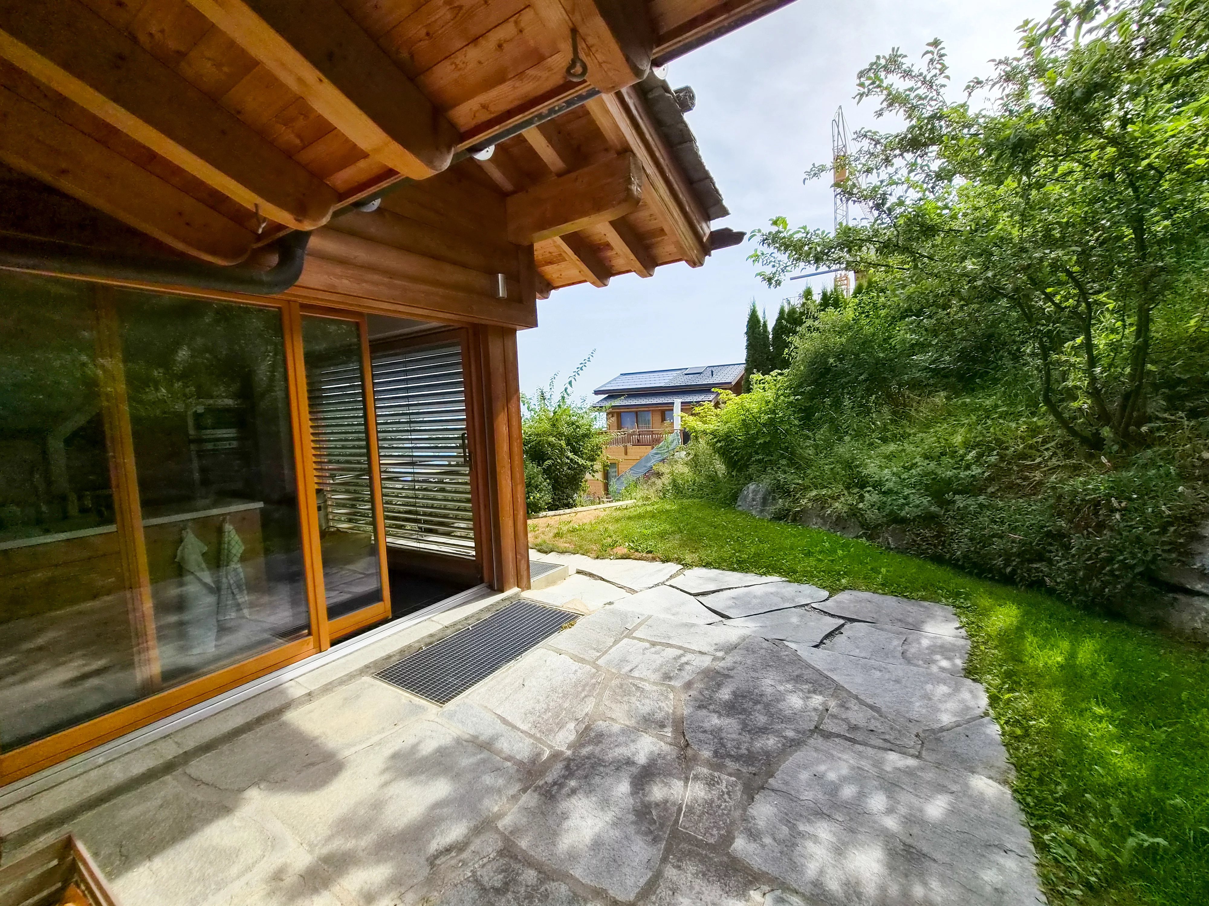 Chalet d'exception au bord du bisse et proche des pistes de skis, à Nendaz !