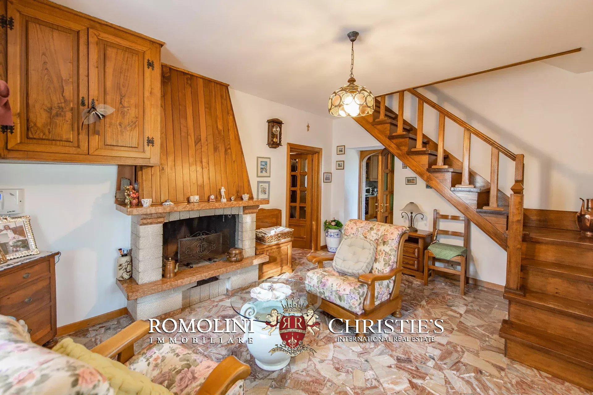 FARMHOUSE WITH PANORAMIC VIEWS FOR SALE IN TUSCANY, CAPRESE MICHELANGELO