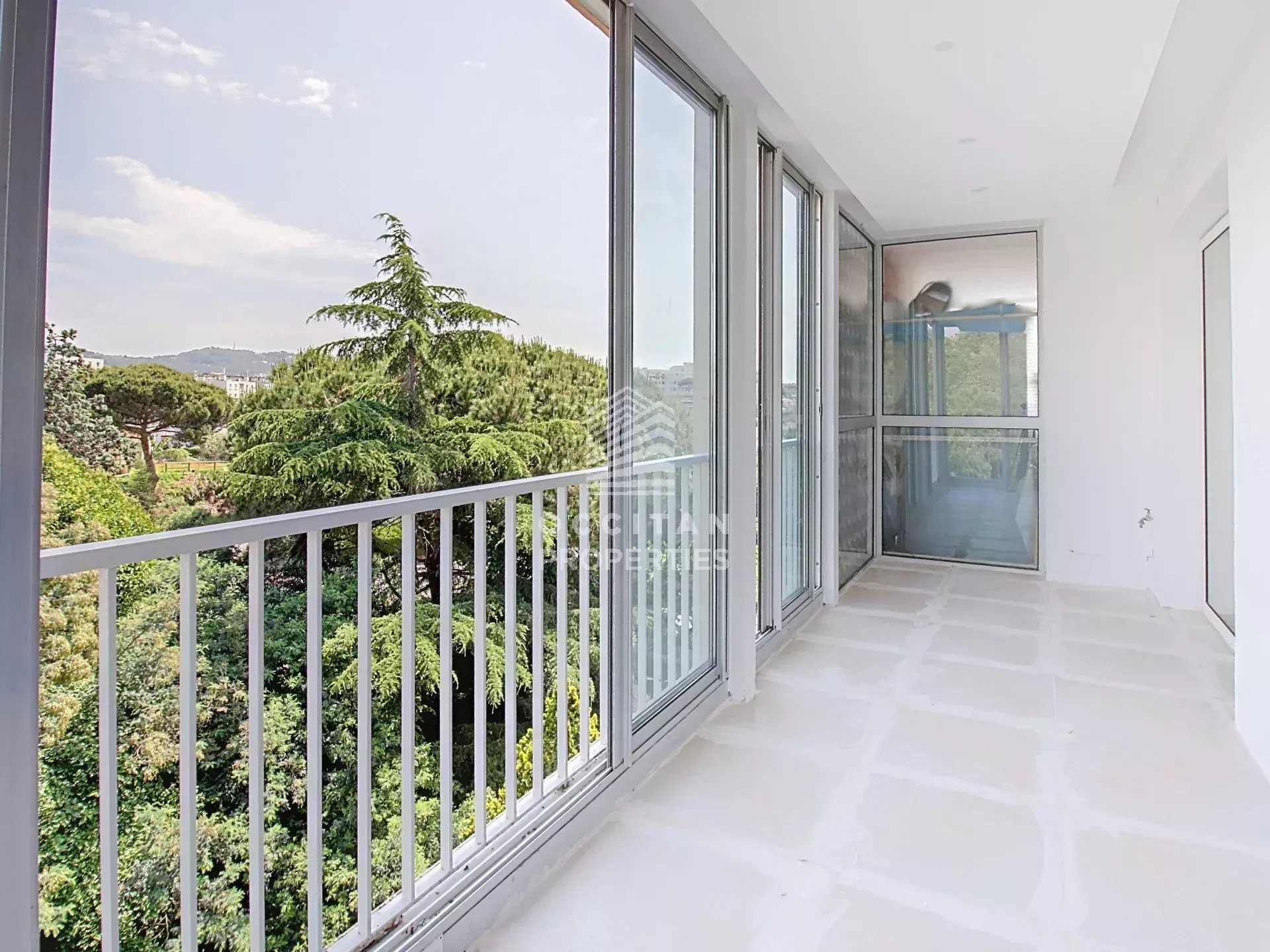 Top floor - Refurbished - 3 bedrooms