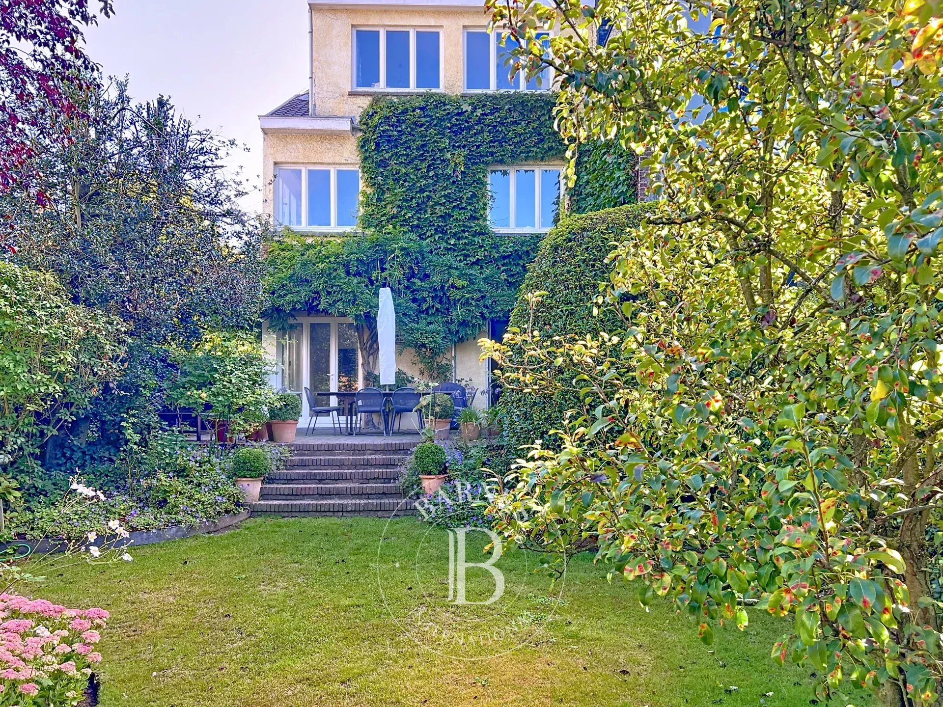 Belle Maison lumineuse avec un très beau jardin et garage
